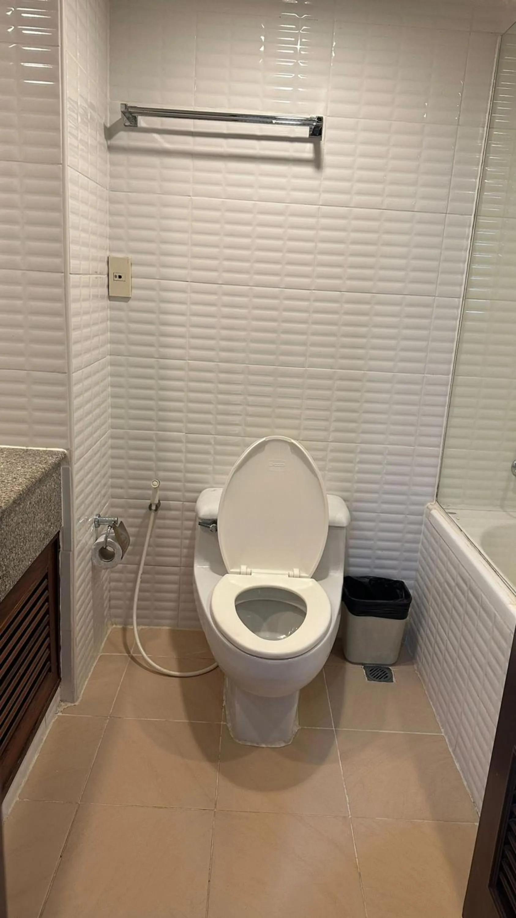 Bathroom in Omni Tower Sukhumvit Soi 4 Direct Rooms