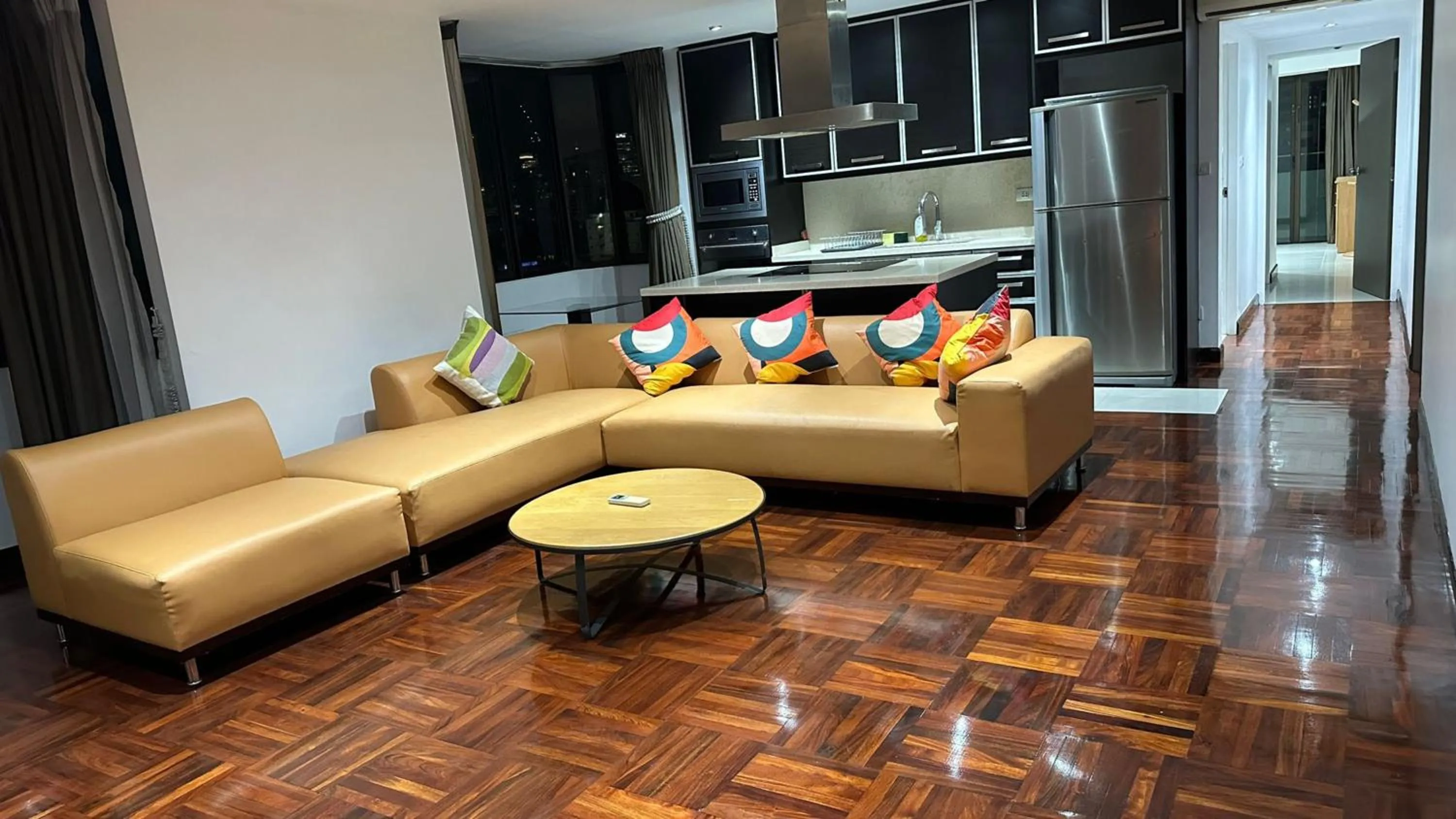 Kitchen or kitchenette in Omni Tower Sukhumvit Soi 4 Direct Rooms