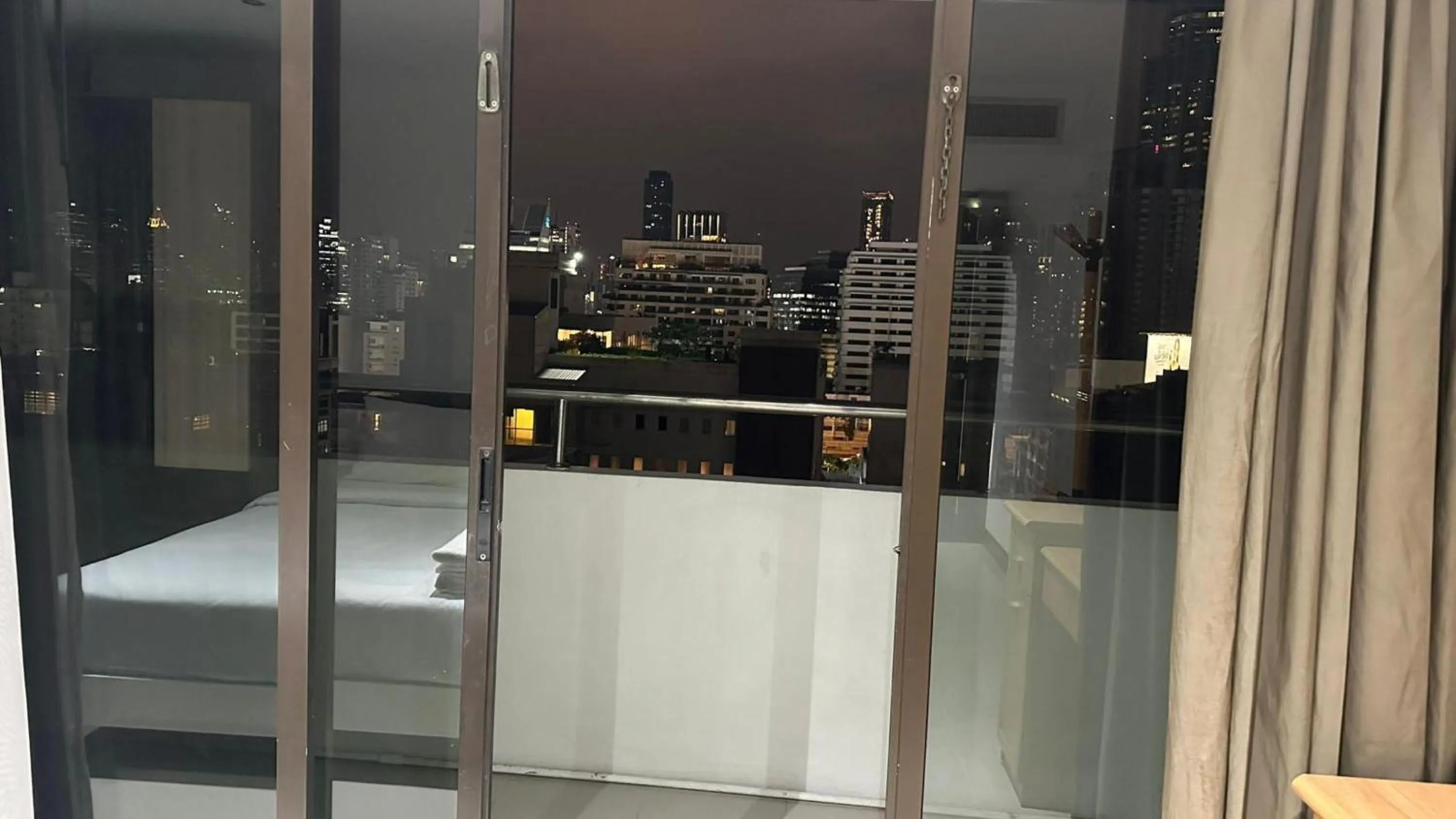 Night in Omni Tower Sukhumvit Soi 4 Direct Rooms