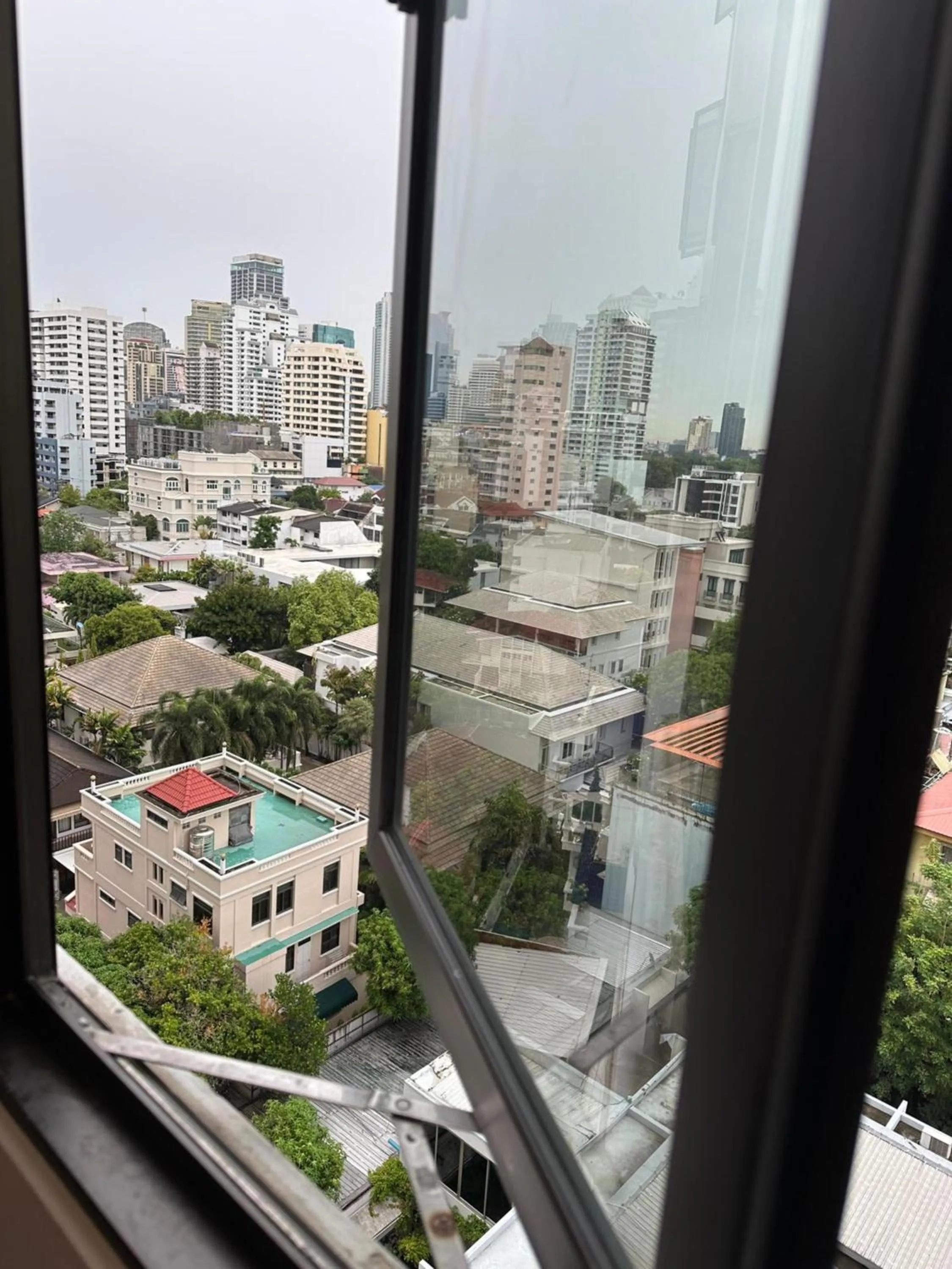 City view in Omni Tower Sukhumvit Soi 4 Direct Rooms