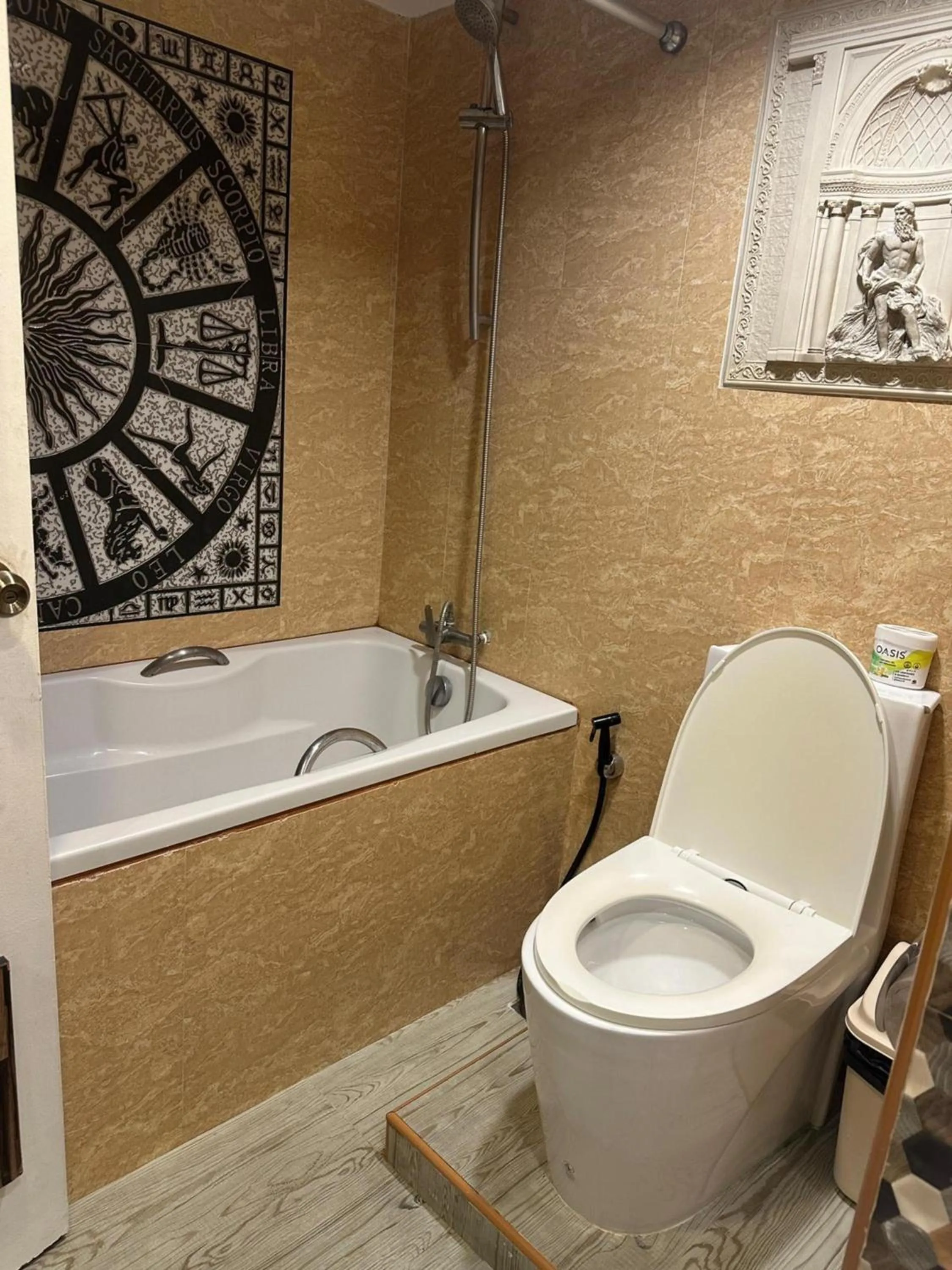 Bathroom in Omni Tower Sukhumvit Soi 4 Direct Rooms