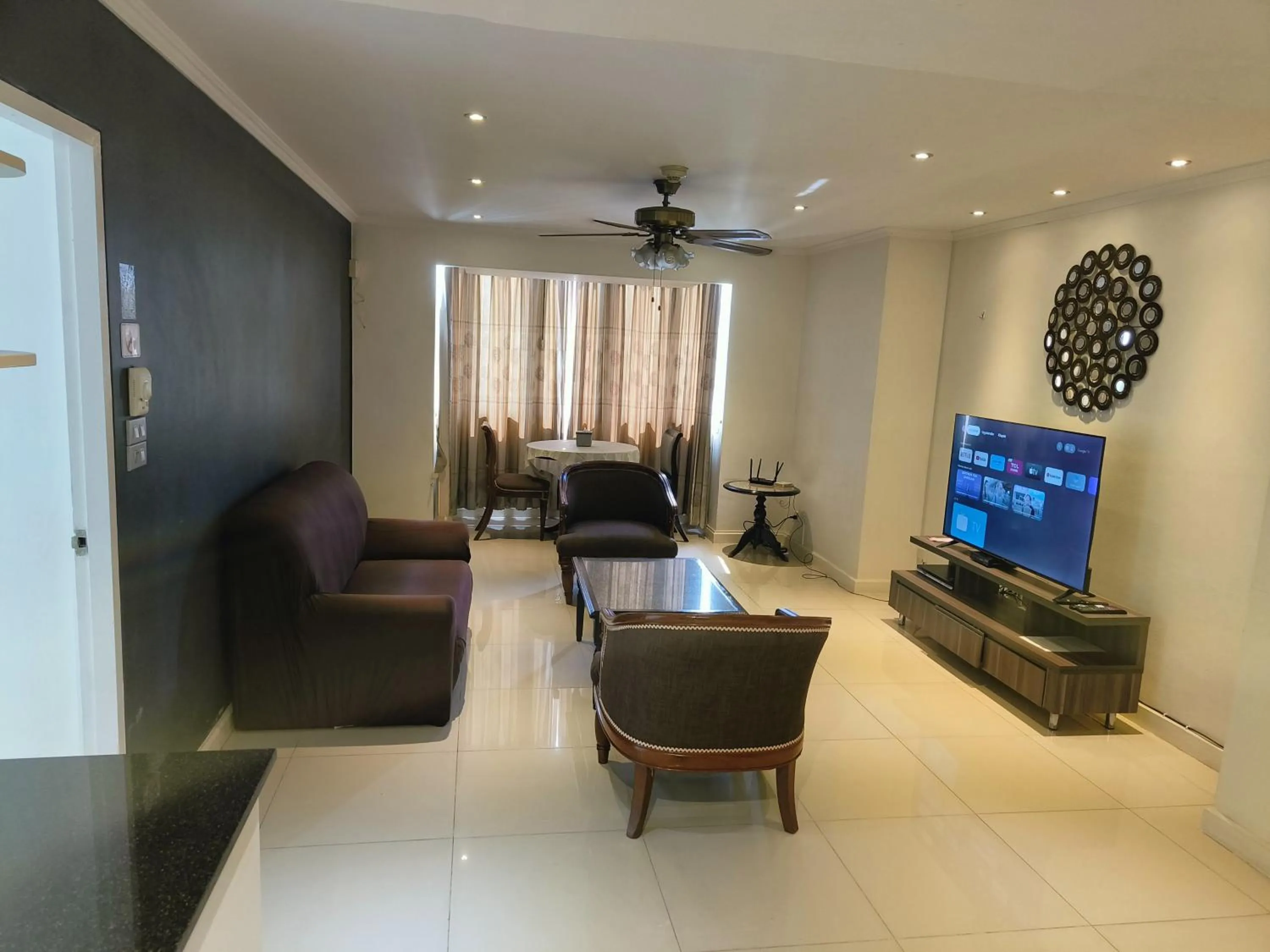 Living room in Omni Tower Sukhumvit Soi 4 Direct Rooms
