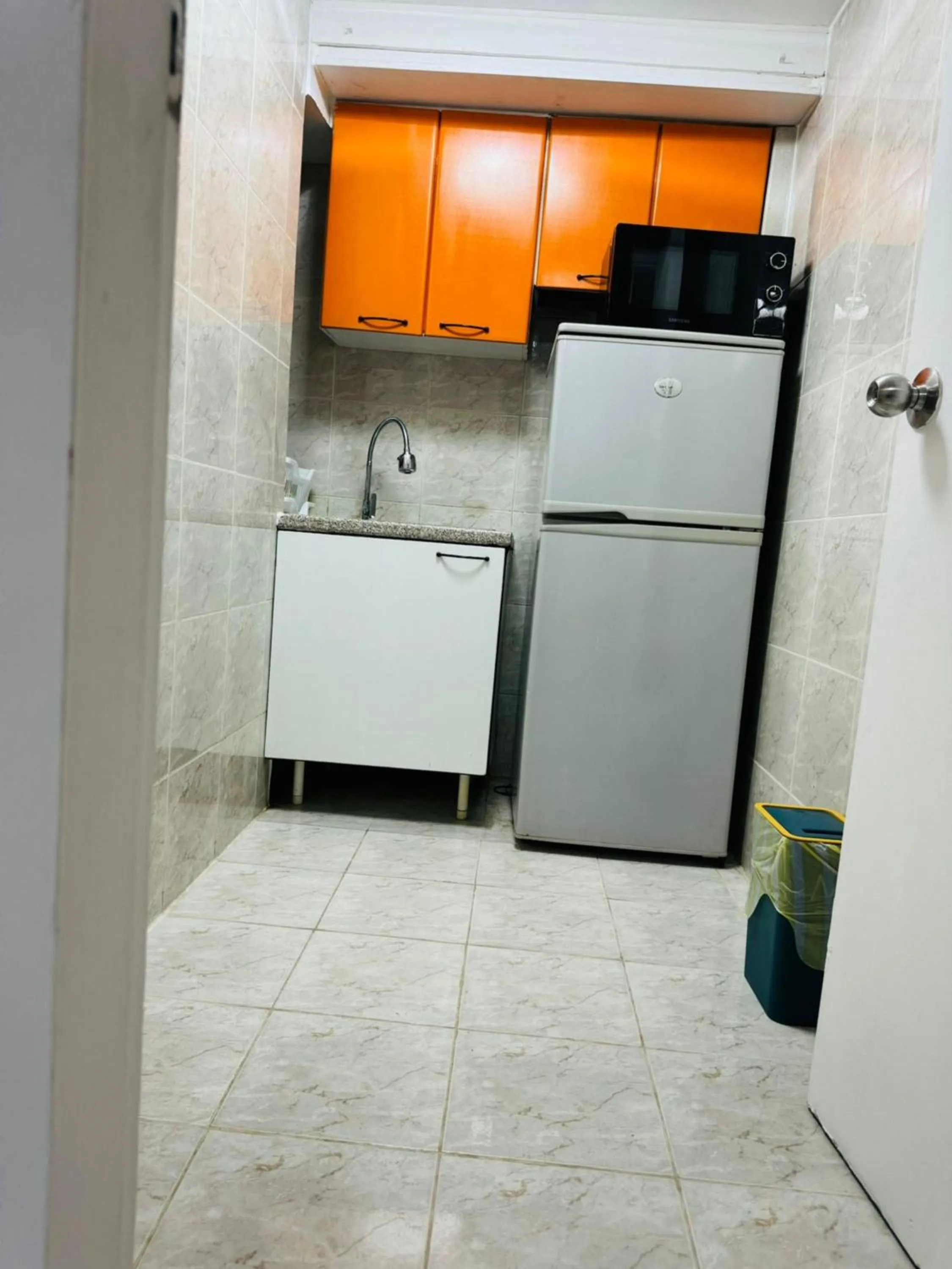 Kitchen or kitchenette in Omni Tower Sukhumvit Soi 4 Direct Rooms
