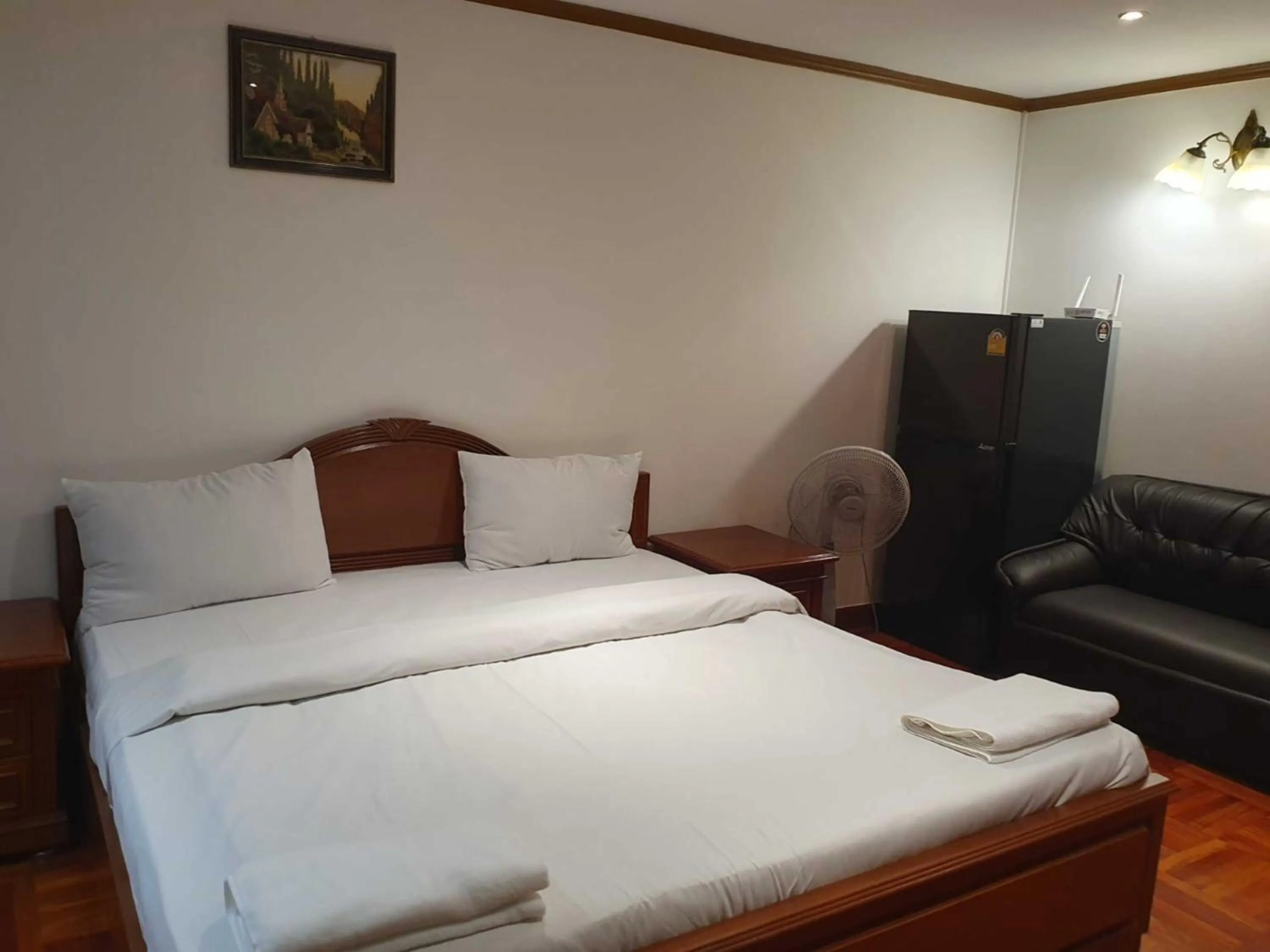 Bedroom, Bed in Omni Tower Sukhumvit Soi 4 Direct Rooms