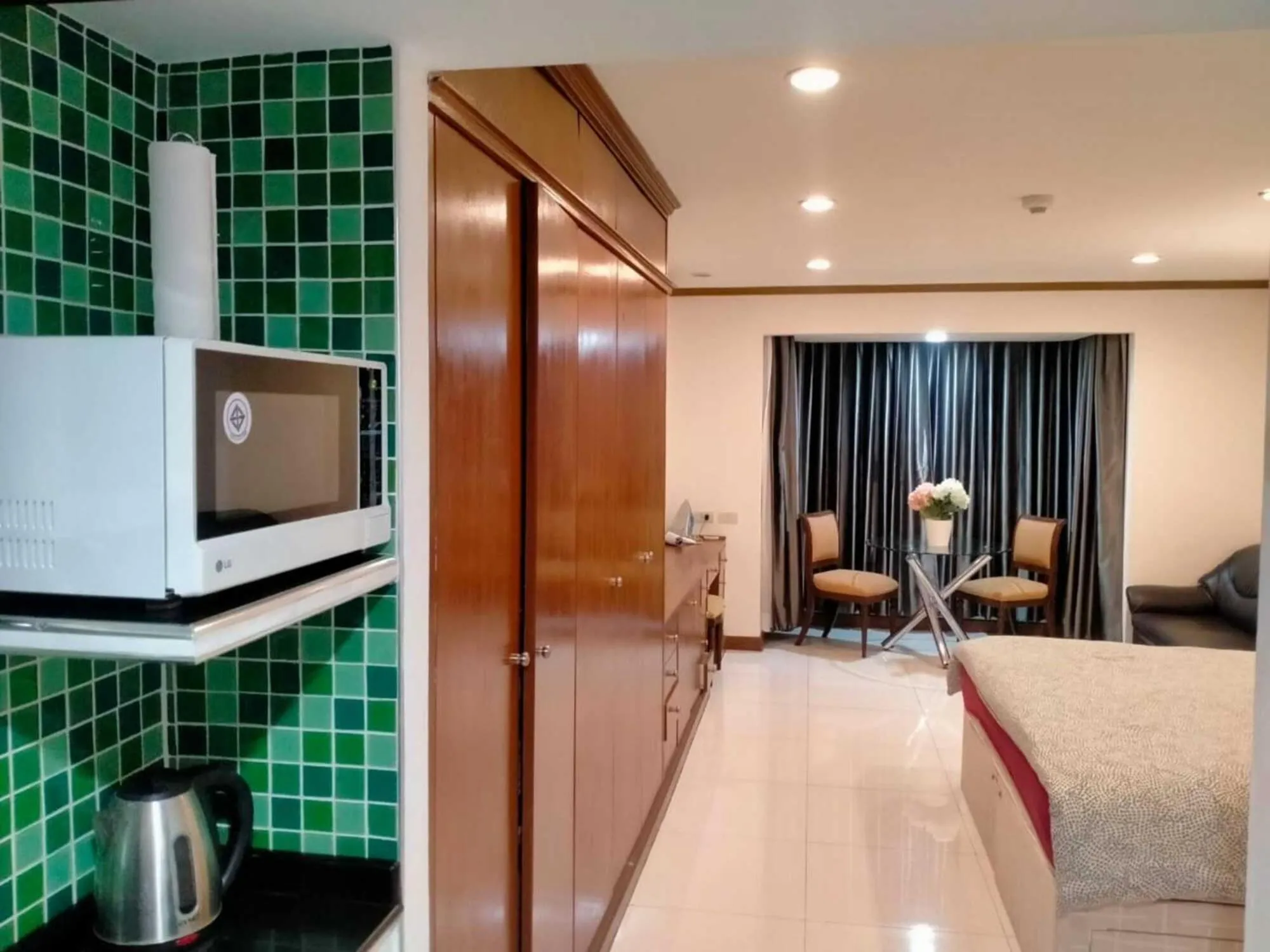 minibar in Omni Tower Sukhumvit Soi 4 Direct Rooms