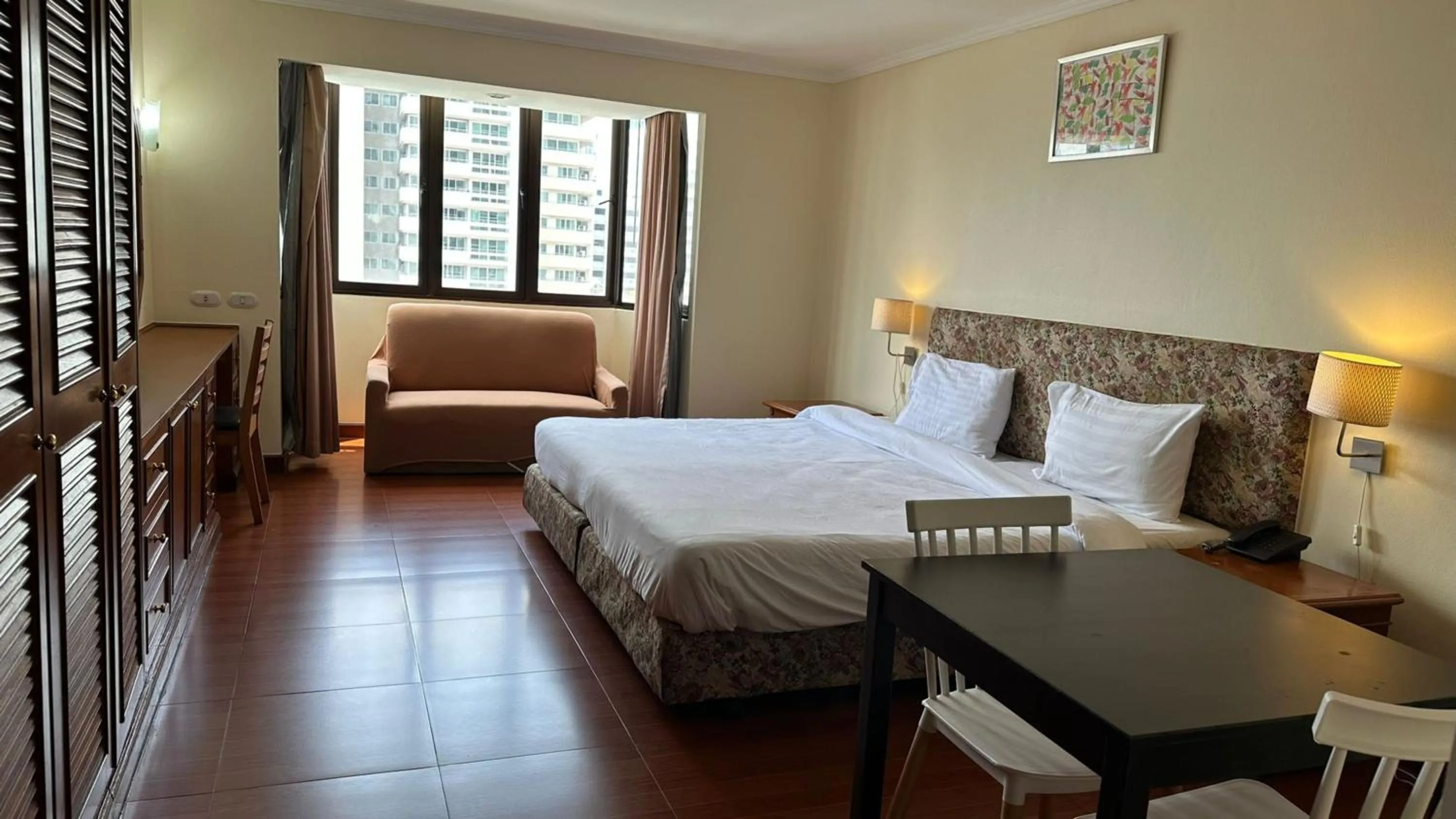 Bedroom, Bed in Omni Tower Sukhumvit Soi 4 Direct Rooms