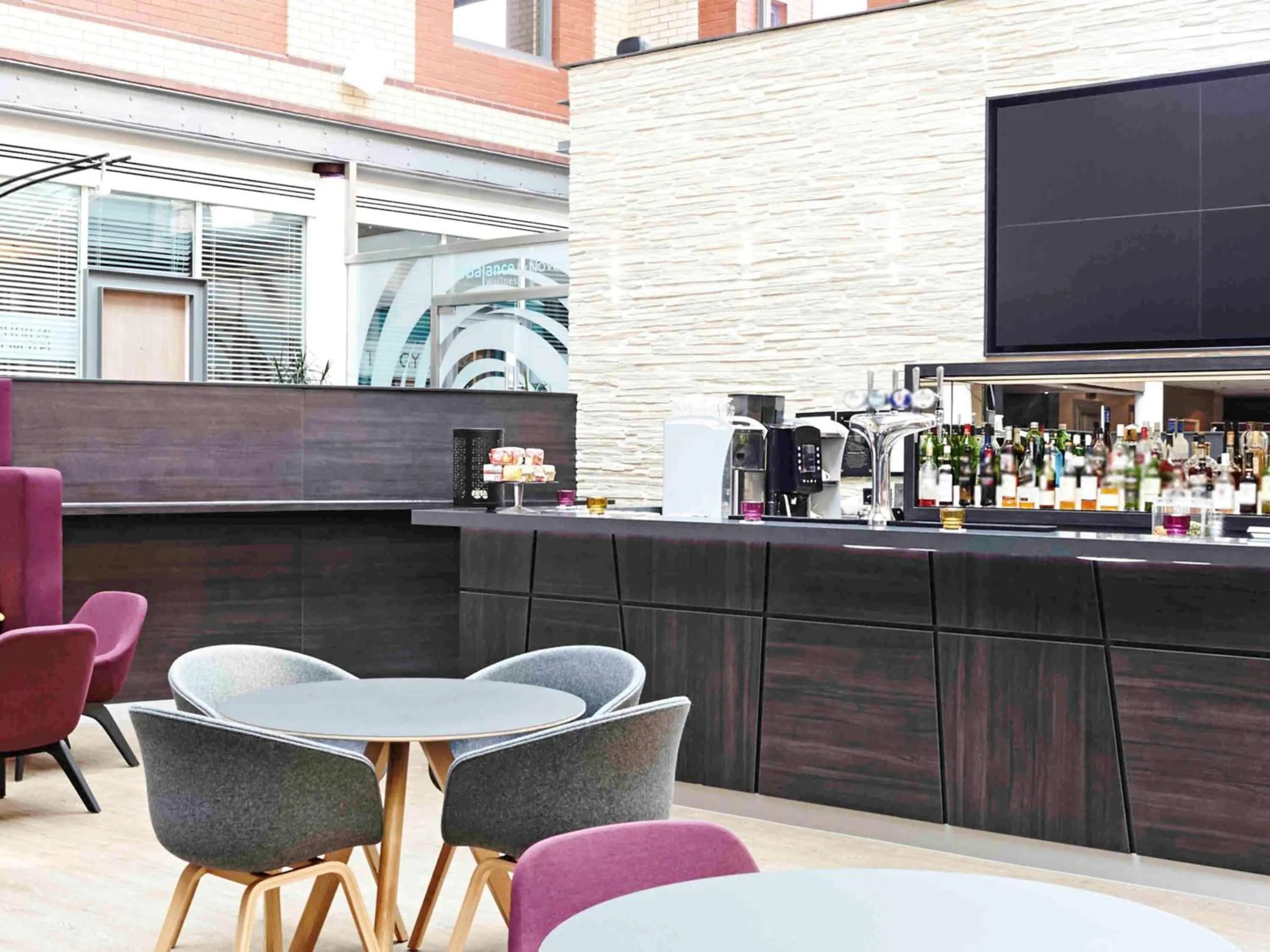 Lounge or bar, Lounge/Bar in Novotel London Heathrow Airport M4 Jct. 4