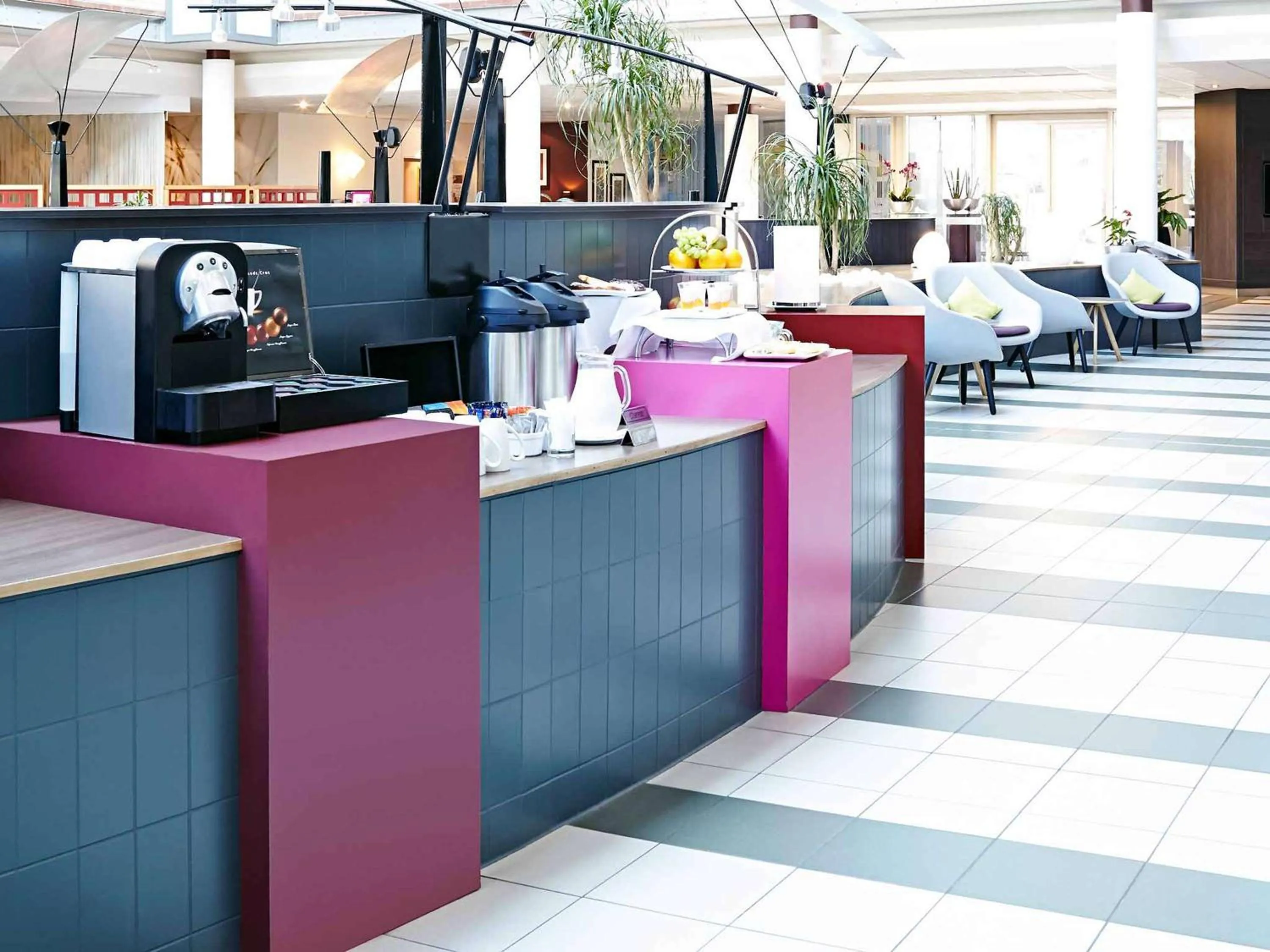 Meeting/conference room, Restaurant/Places to Eat in Novotel London Heathrow Airport M4 Jct. 4