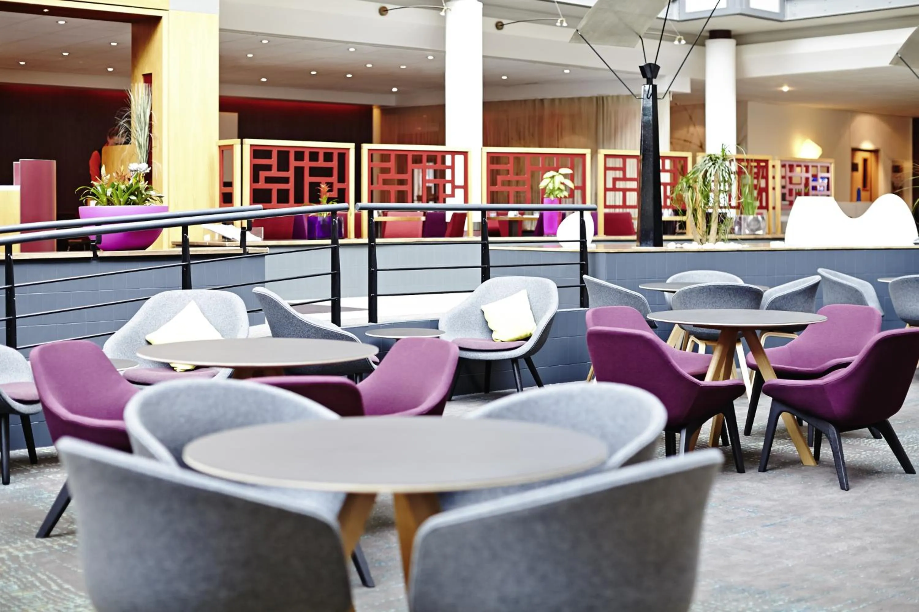 Lounge or bar, Restaurant/Places to Eat in Novotel London Heathrow Airport M4 Jct. 4