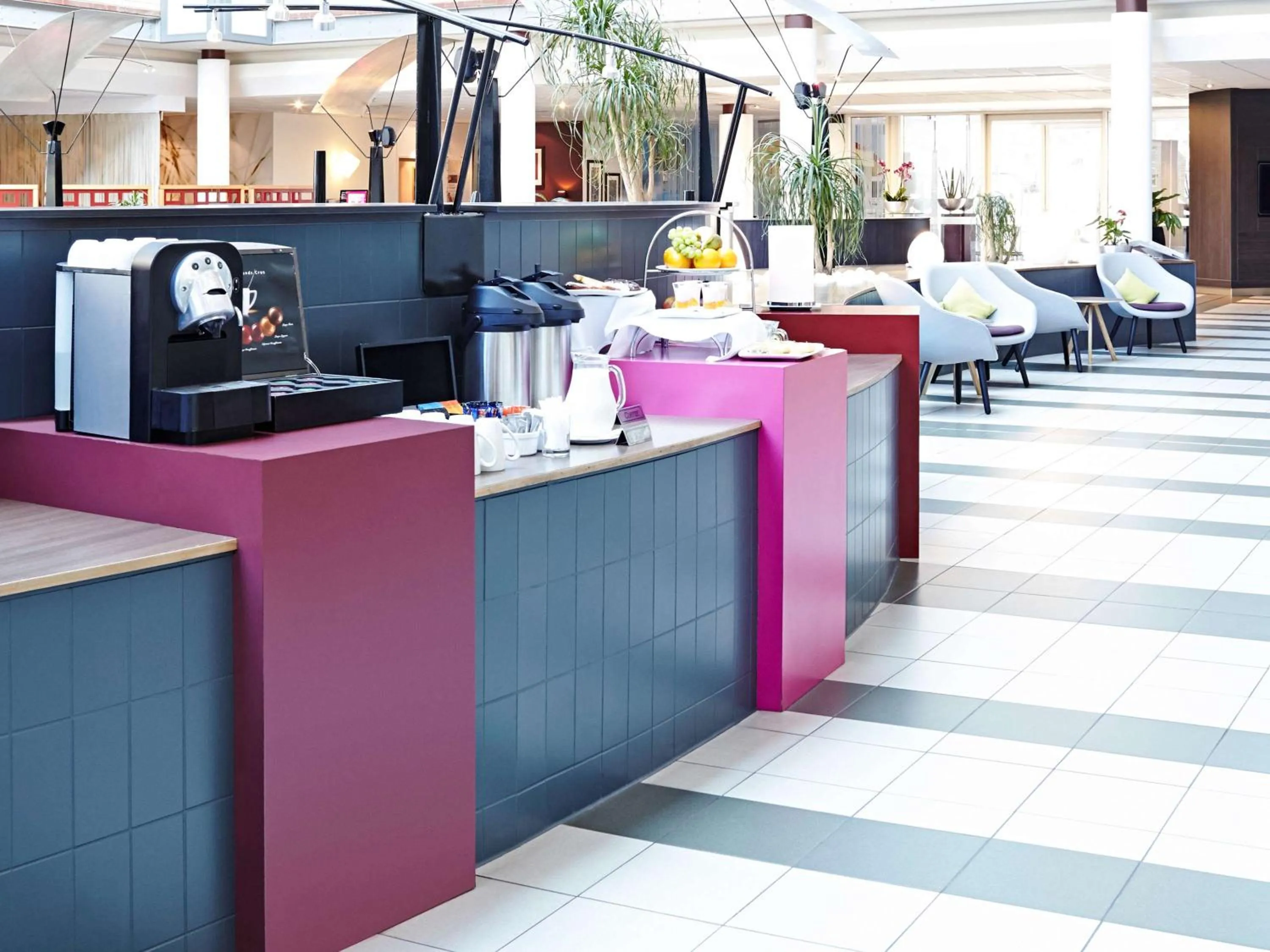 Restaurant/Places to Eat in Novotel London Heathrow Airport M4 Jct. 4