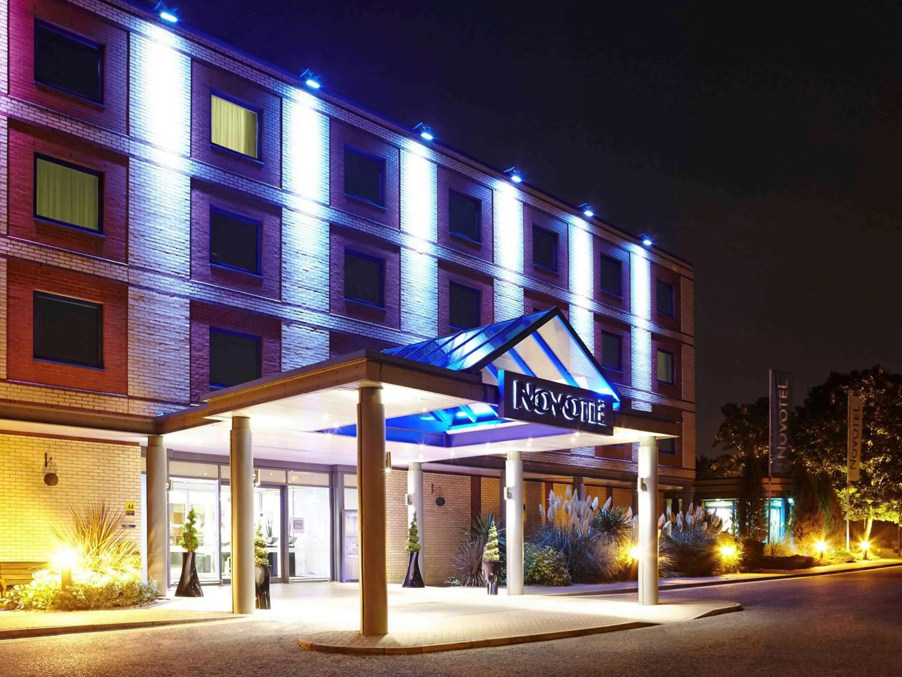 Property building in Novotel London Heathrow Airport M4 Jct. 4