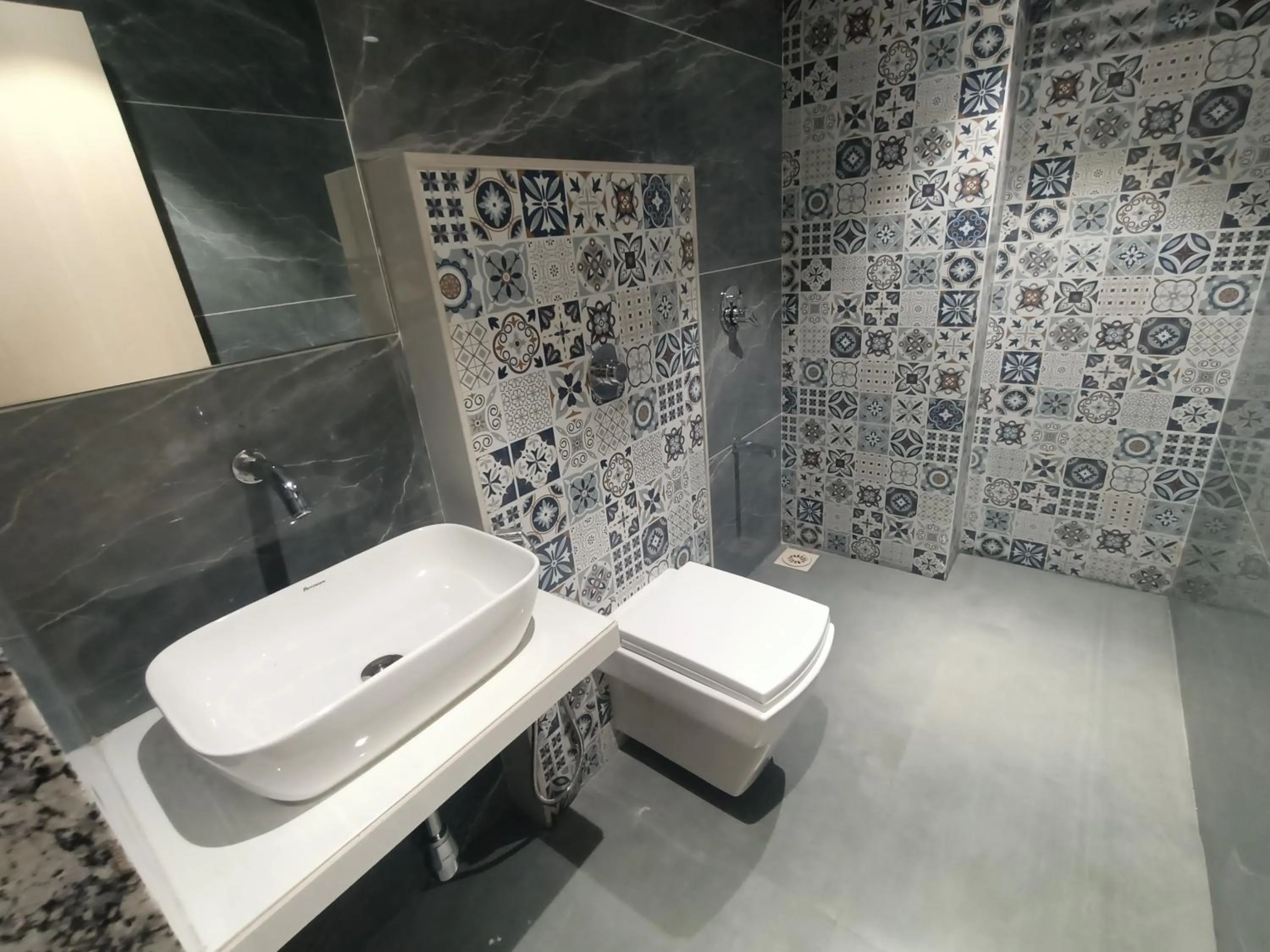 Shower in Hotel Pearl Residency Thane