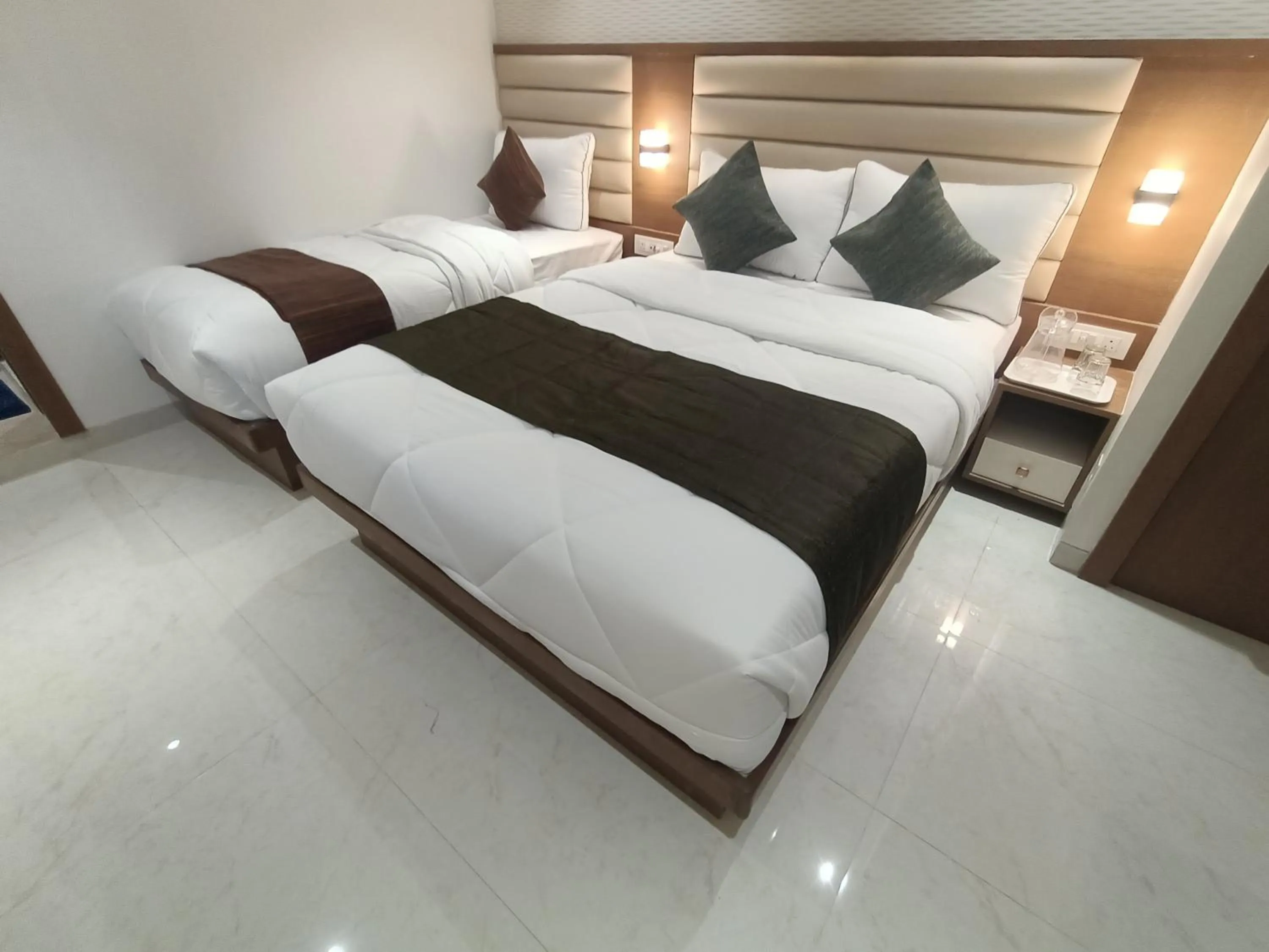 Bed in Hotel Pearl Residency Thane