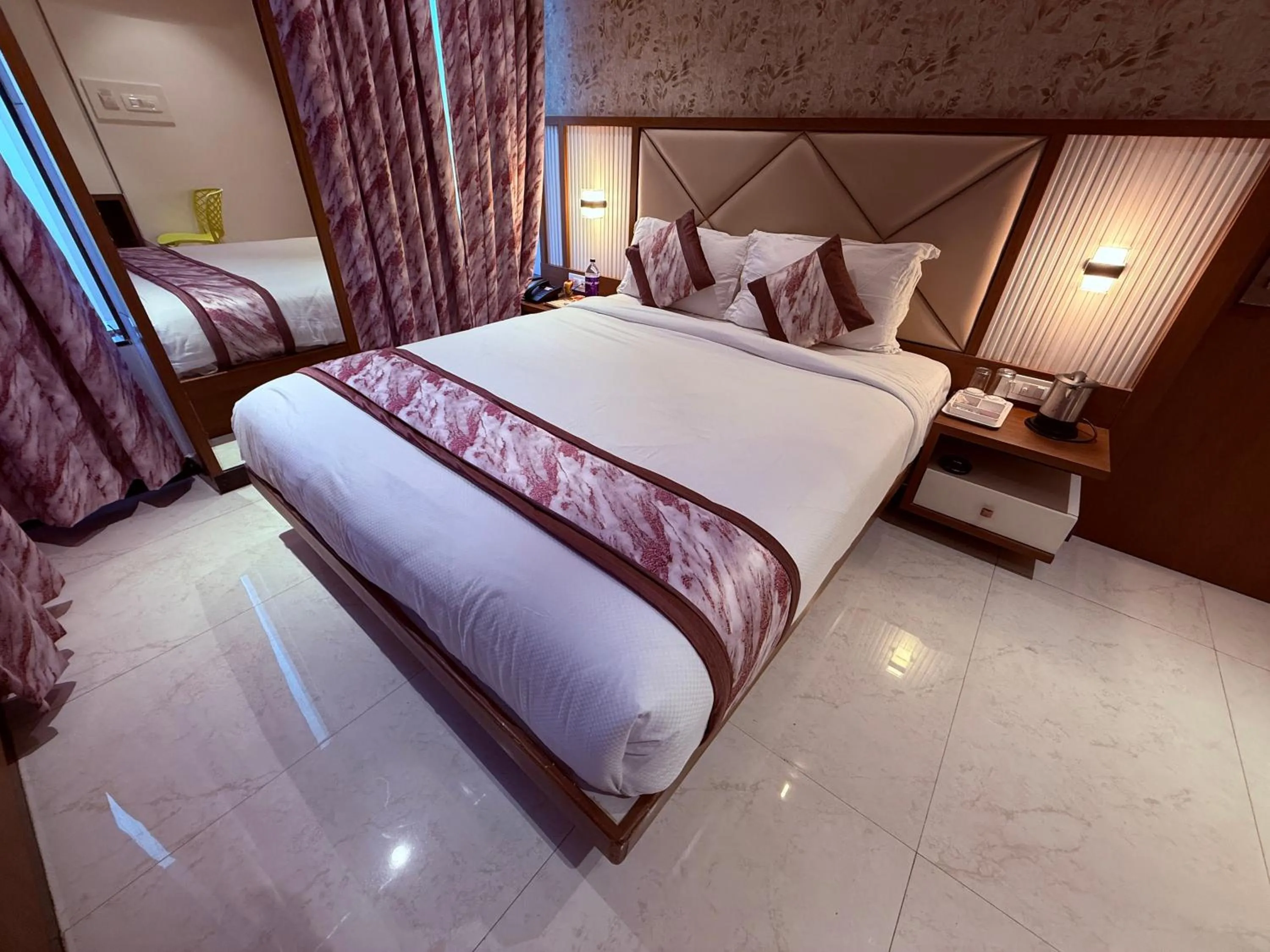 Bed in Hotel Pearl Residency Thane