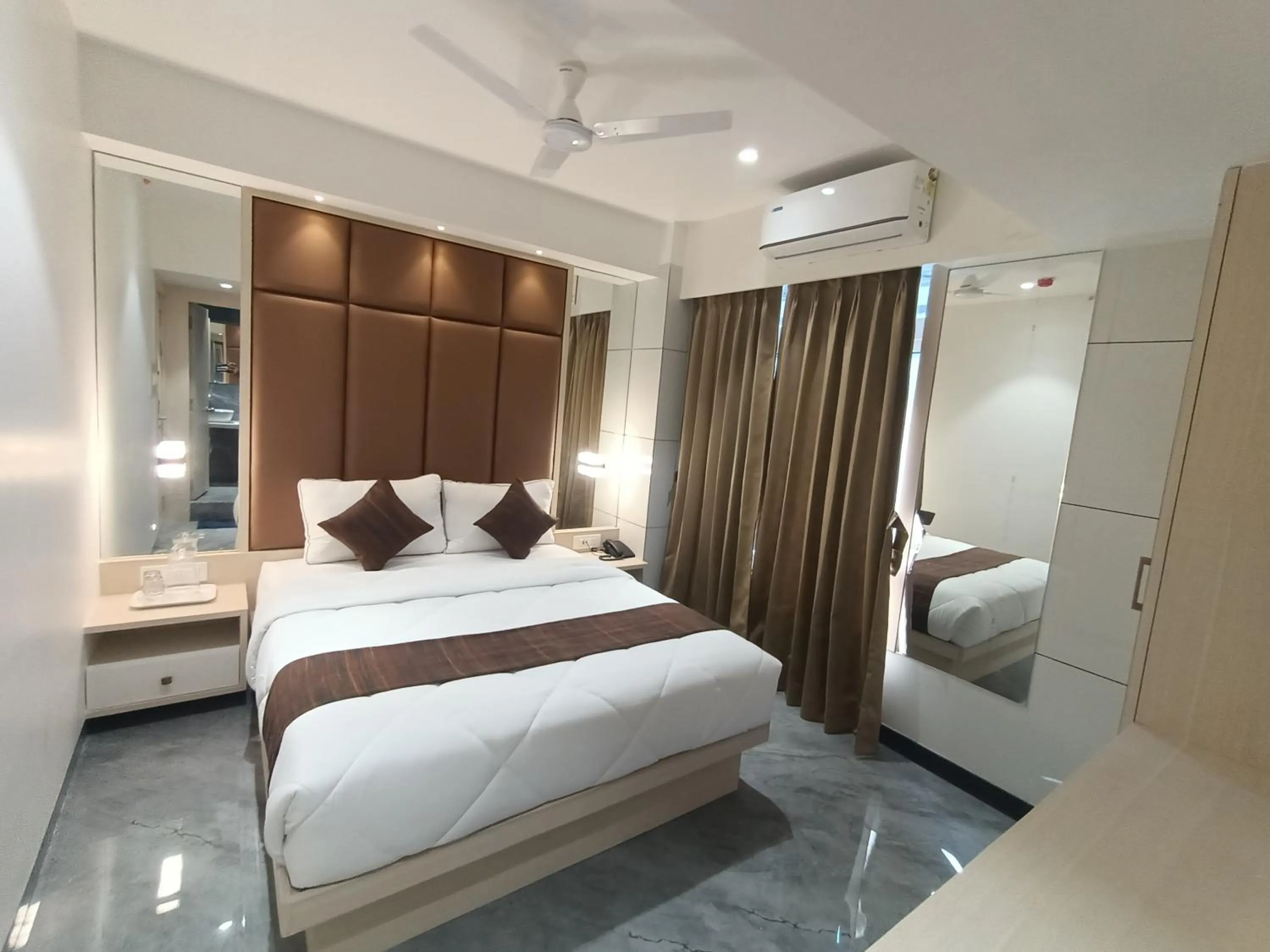 Bed in Hotel Pearl Residency Thane