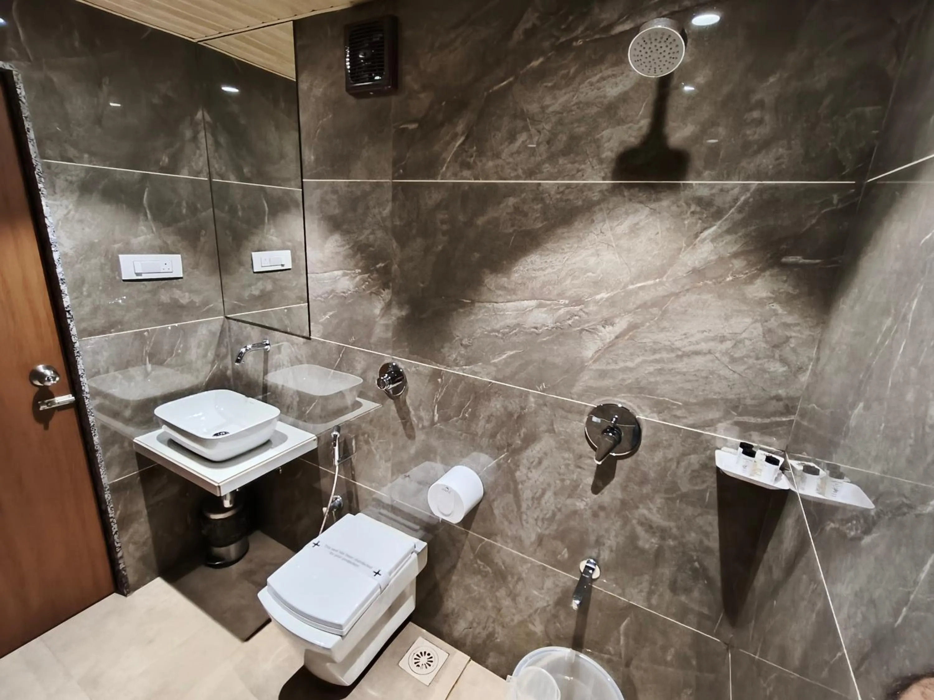 Shower in Hotel Pearl Residency Thane