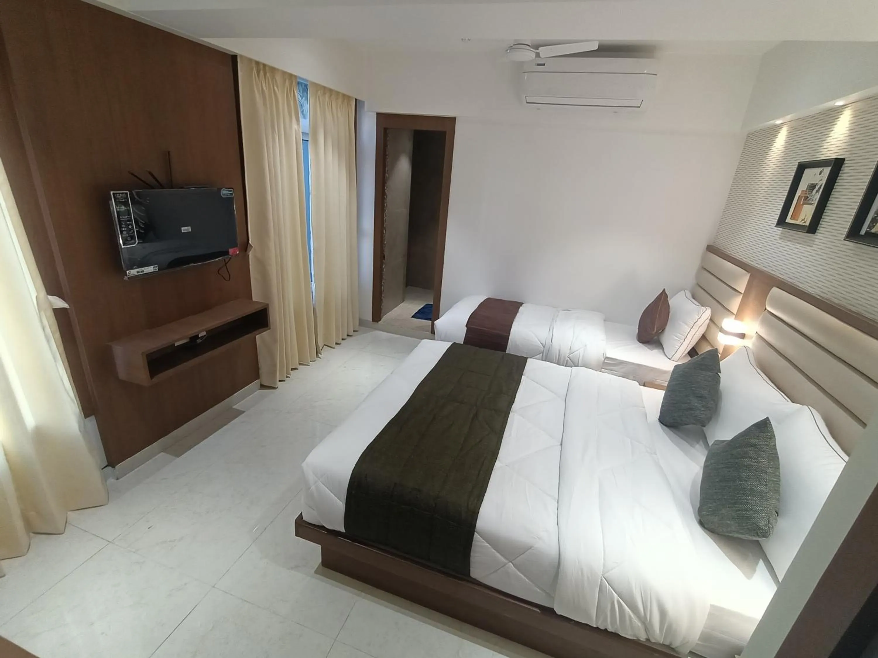 Bed in Hotel Pearl Residency Thane