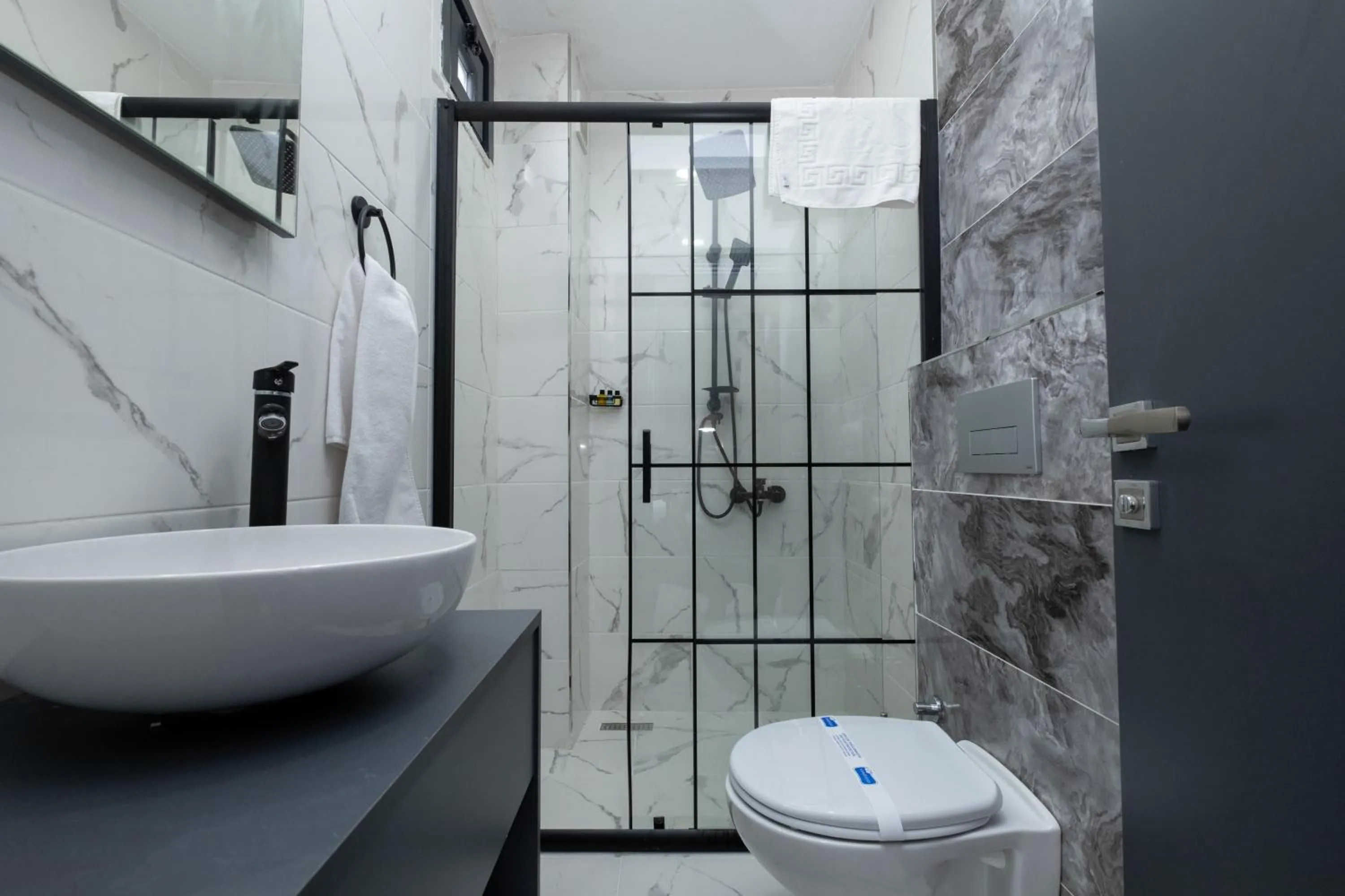 Shower in FLY POINT AIRPORT HOTEL