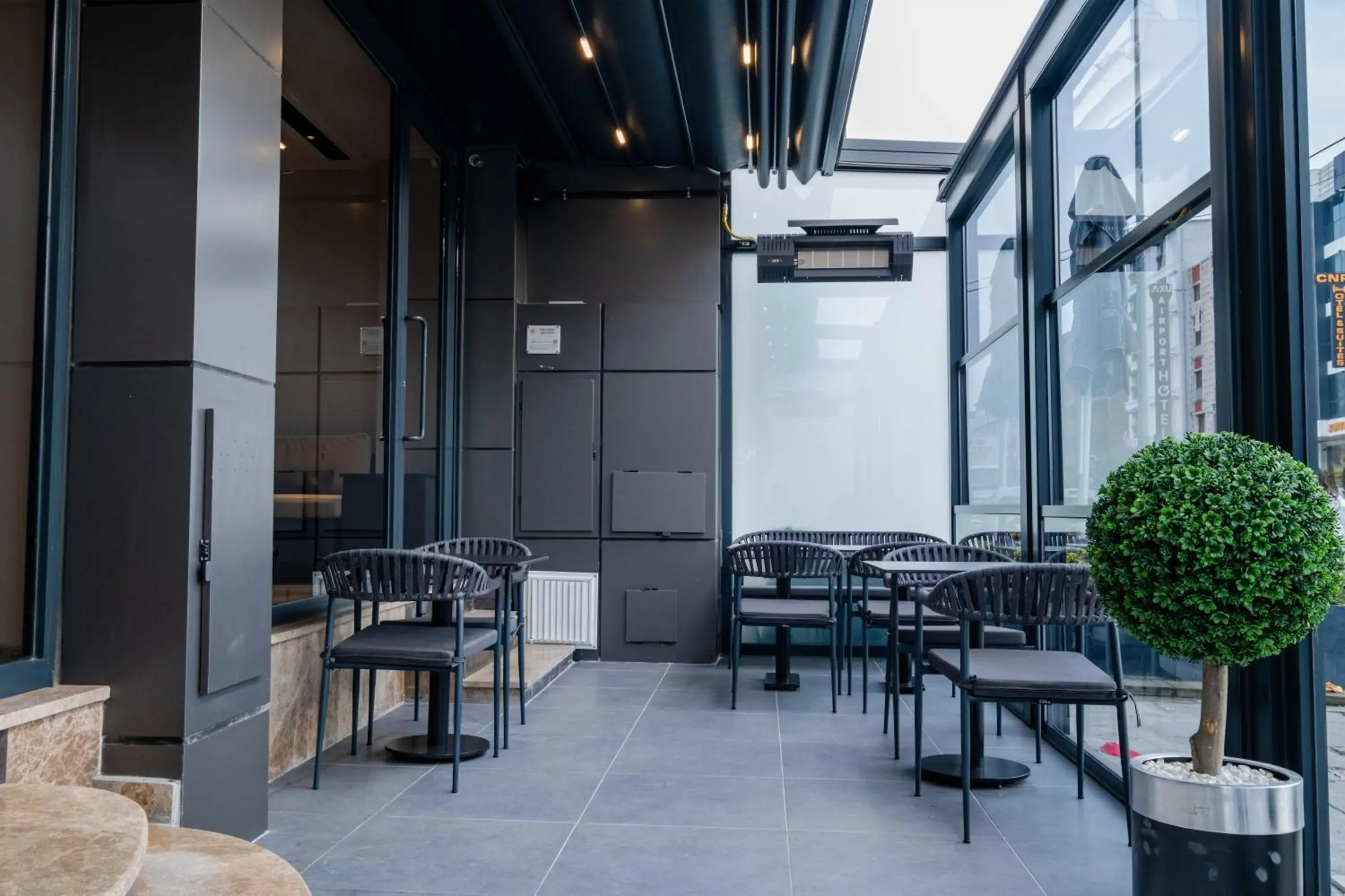 Restaurant/places to eat in FLY POINT AIRPORT HOTEL Restaurant/places to eat in FLY POINT AIRPORT HOTEL