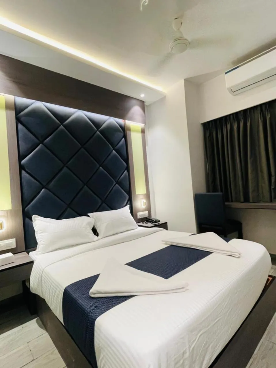 Bedroom, Bed in Horizon Inn Near Exhibition Center