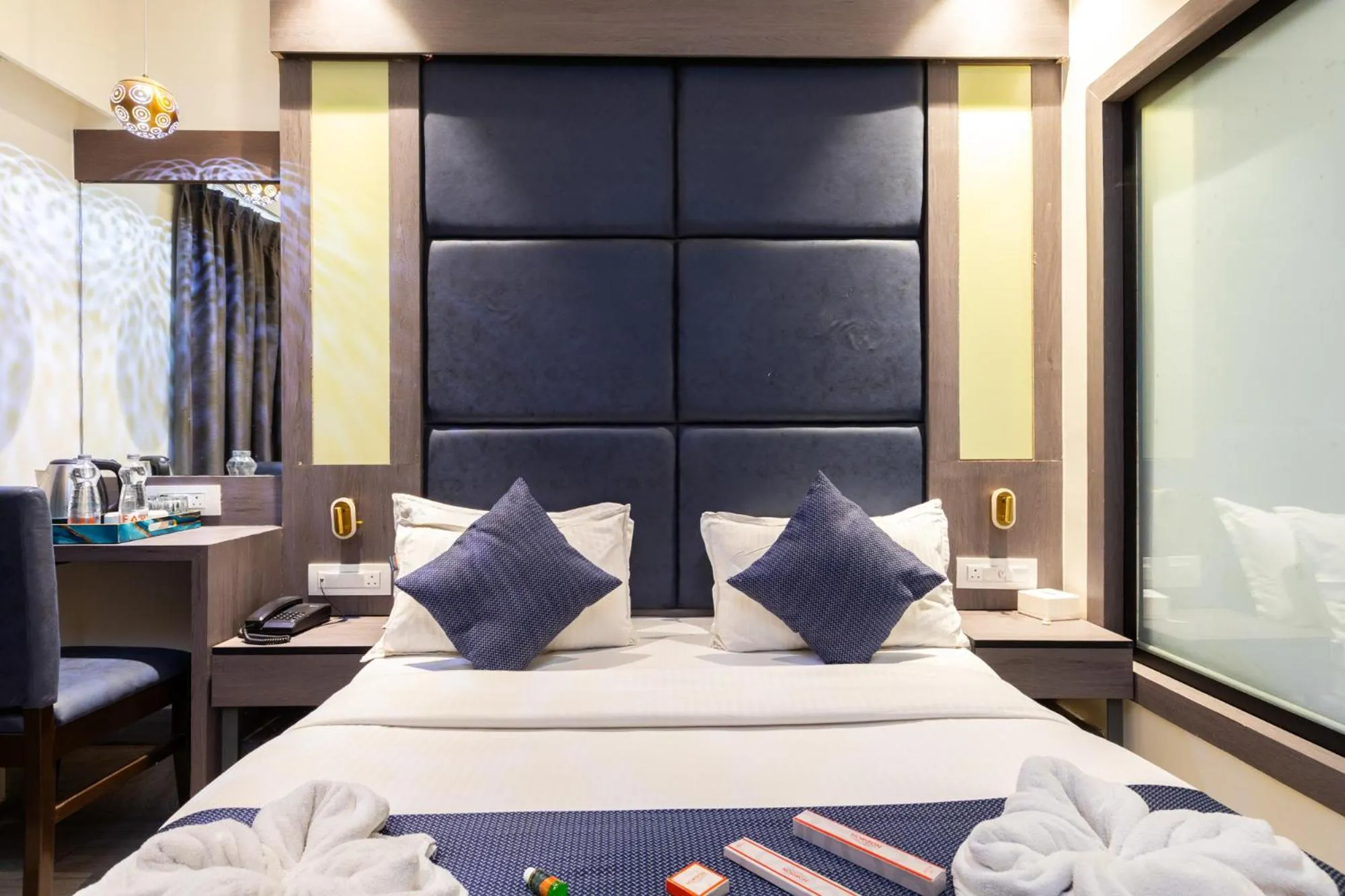 Bedroom, Bed in Horizon Inn Near Exhibition Center