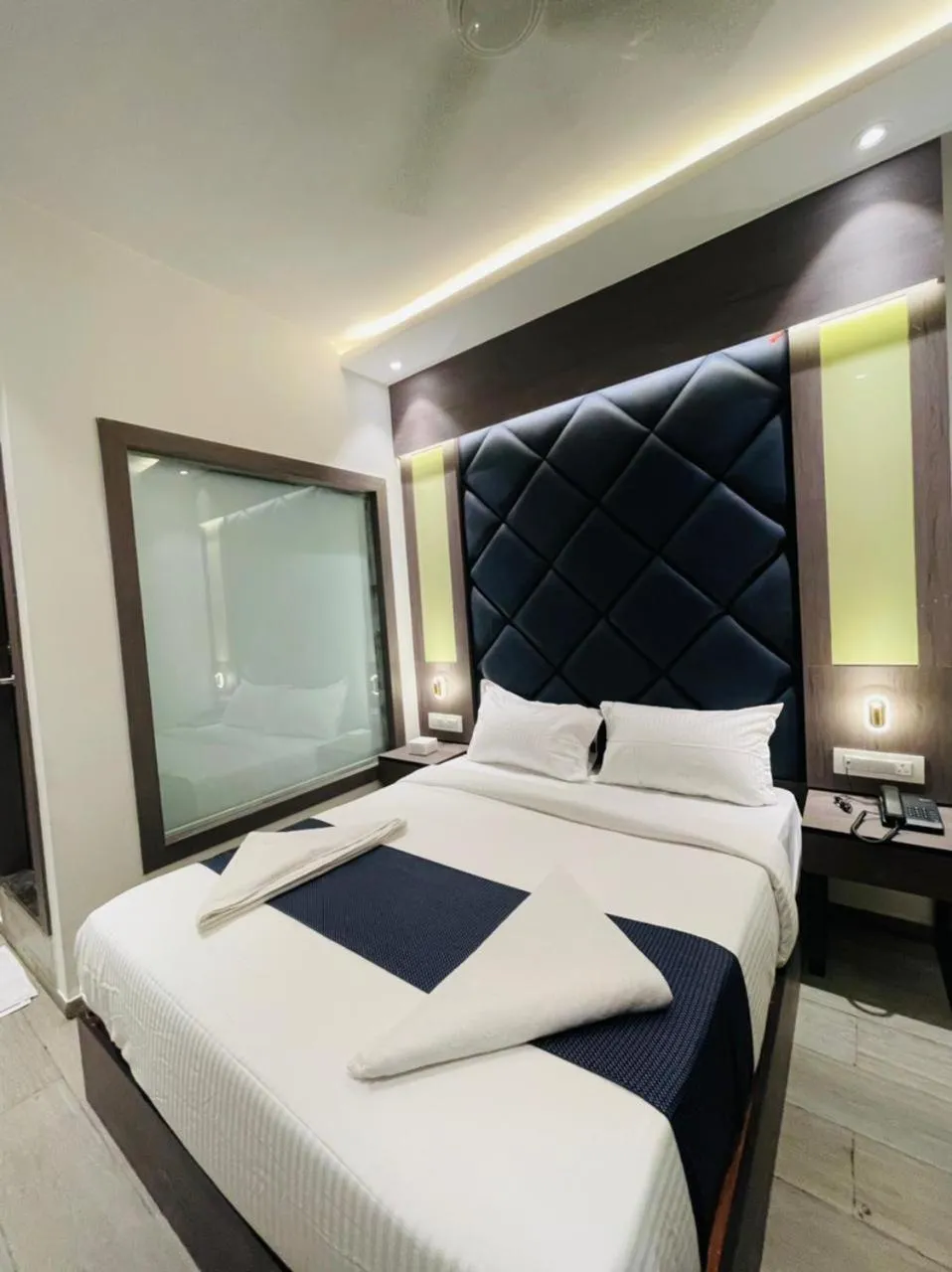 Bedroom, Bed in Horizon Inn Near Exhibition Center