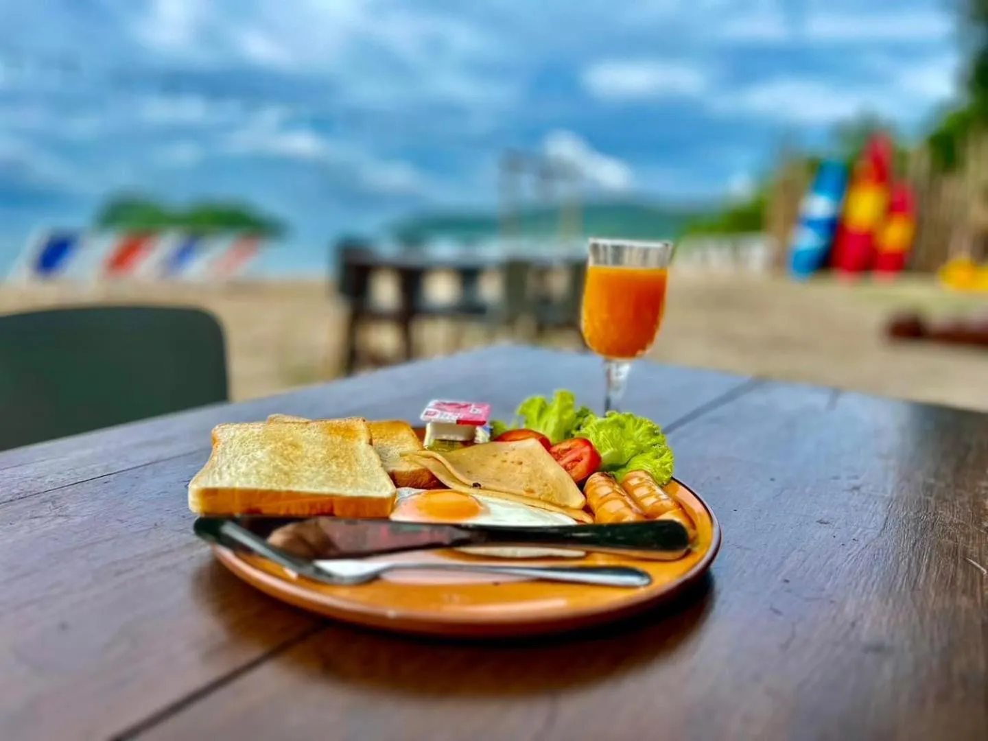 Food and drinks in Long Beach Club Krabi