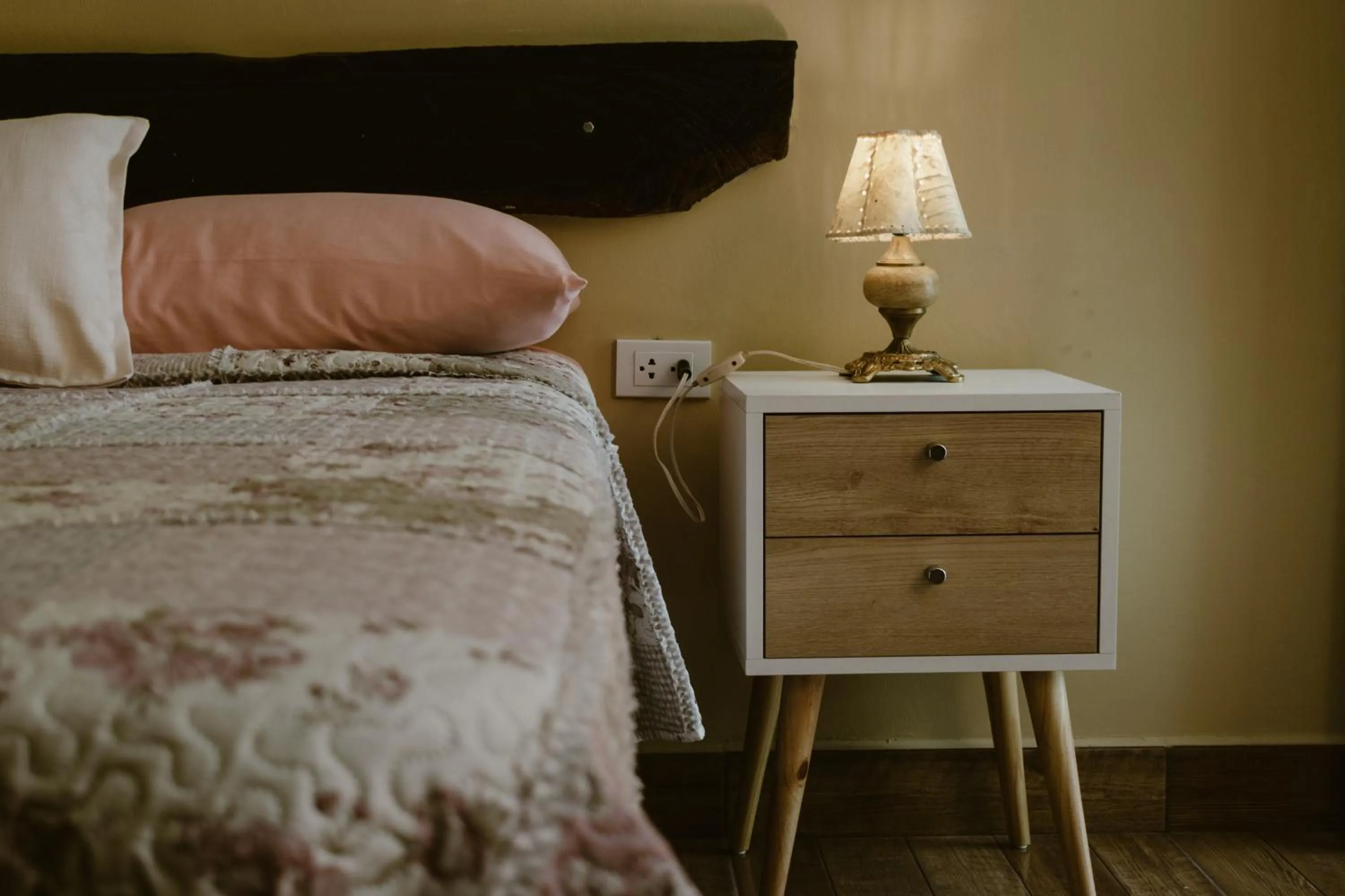 Decorative detail, Bed in Serenity Lodge