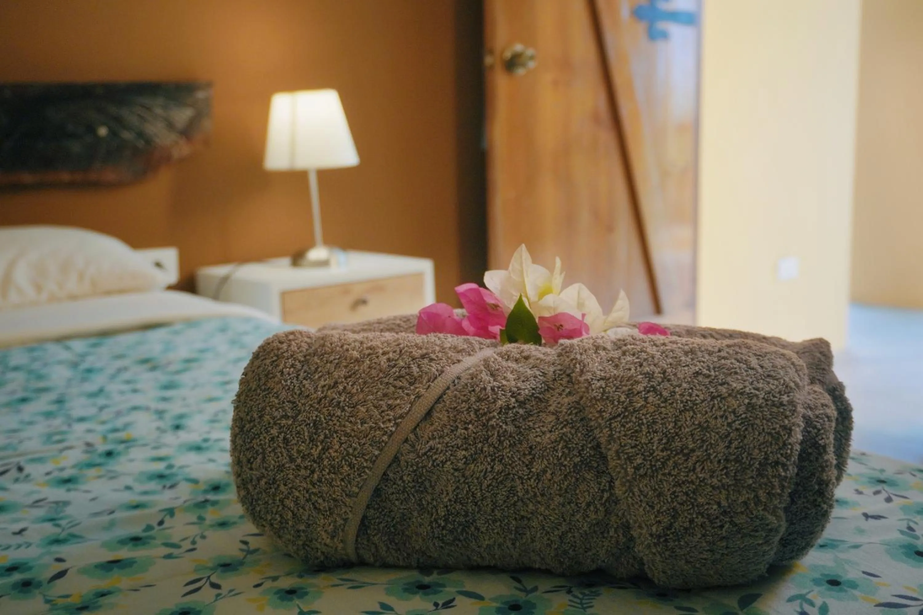 Decorative detail, Bed in Serenity Lodge