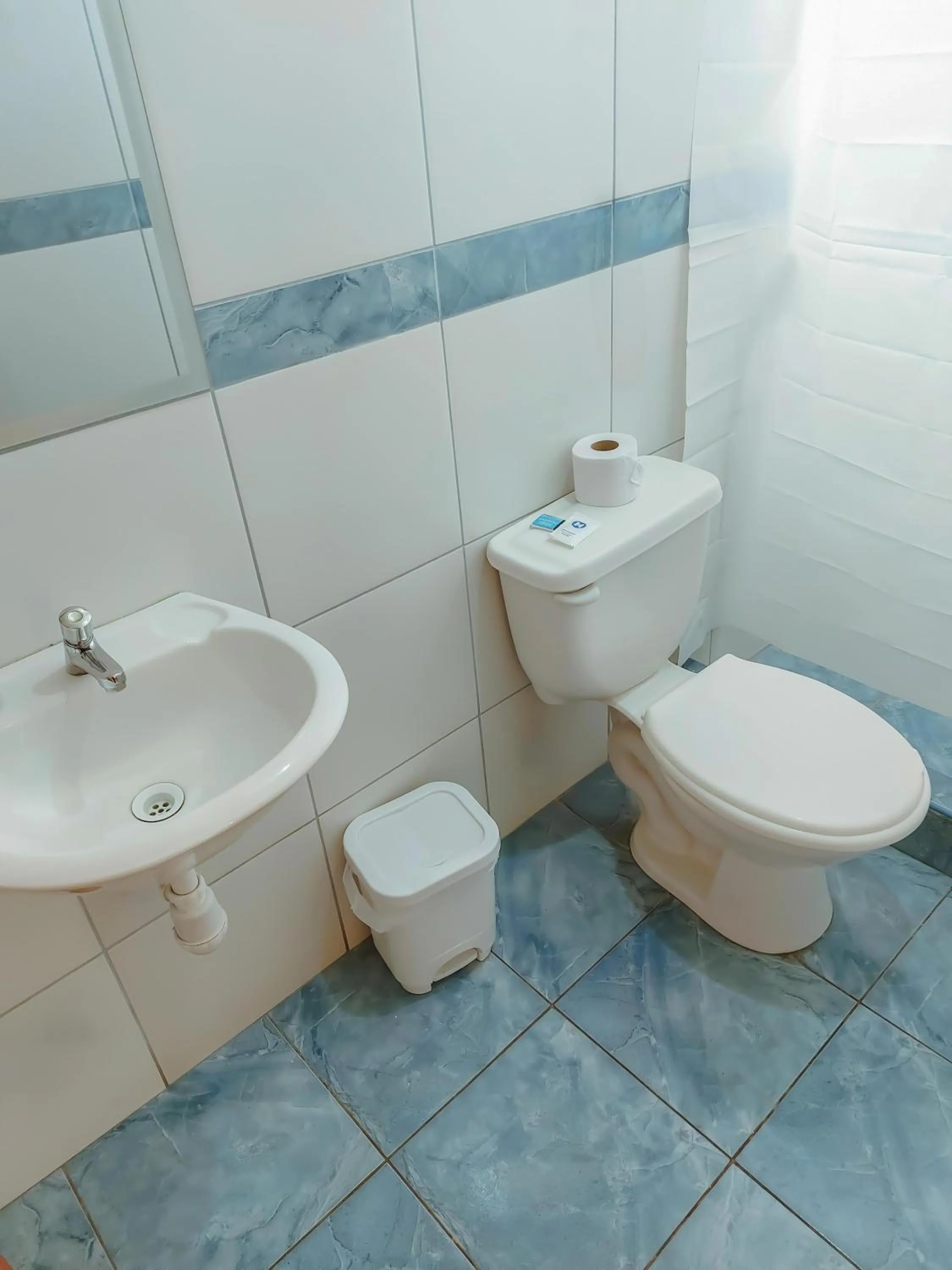 Shower in Hotel Casa Shami