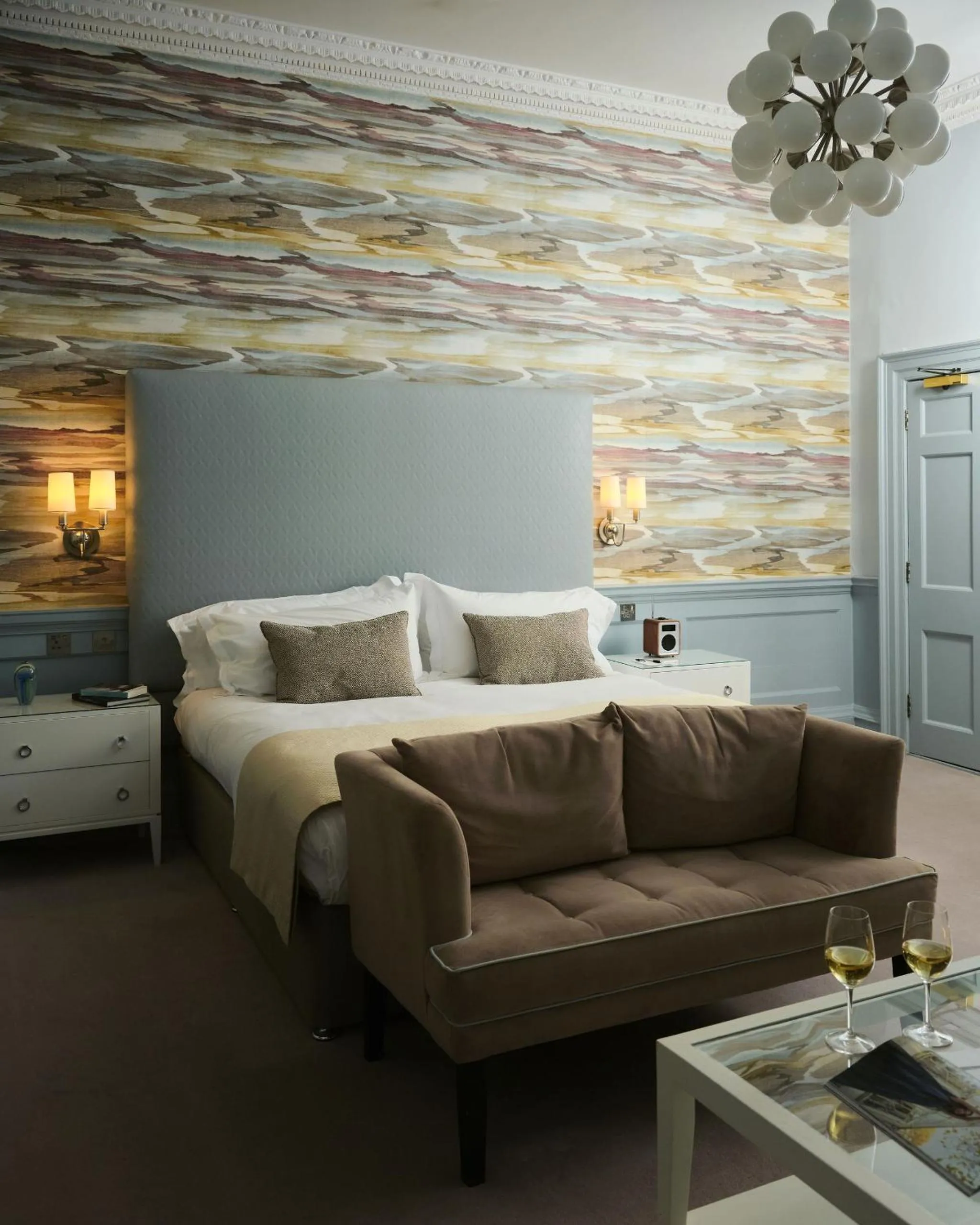 Photo of the whole room, Bed in The Queensberry Hotel