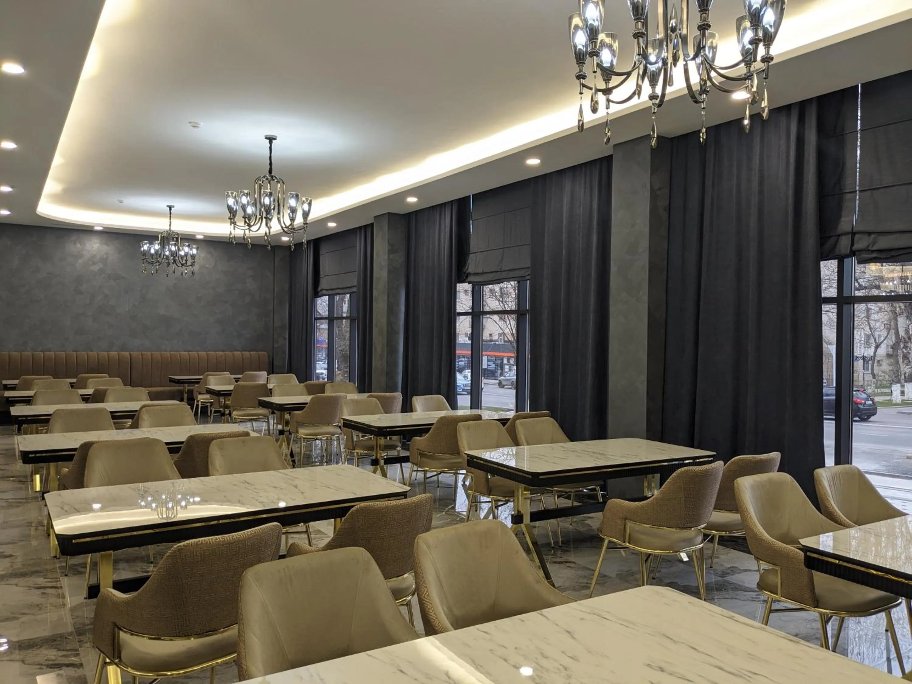 Restaurant/places to eat in MirOtel