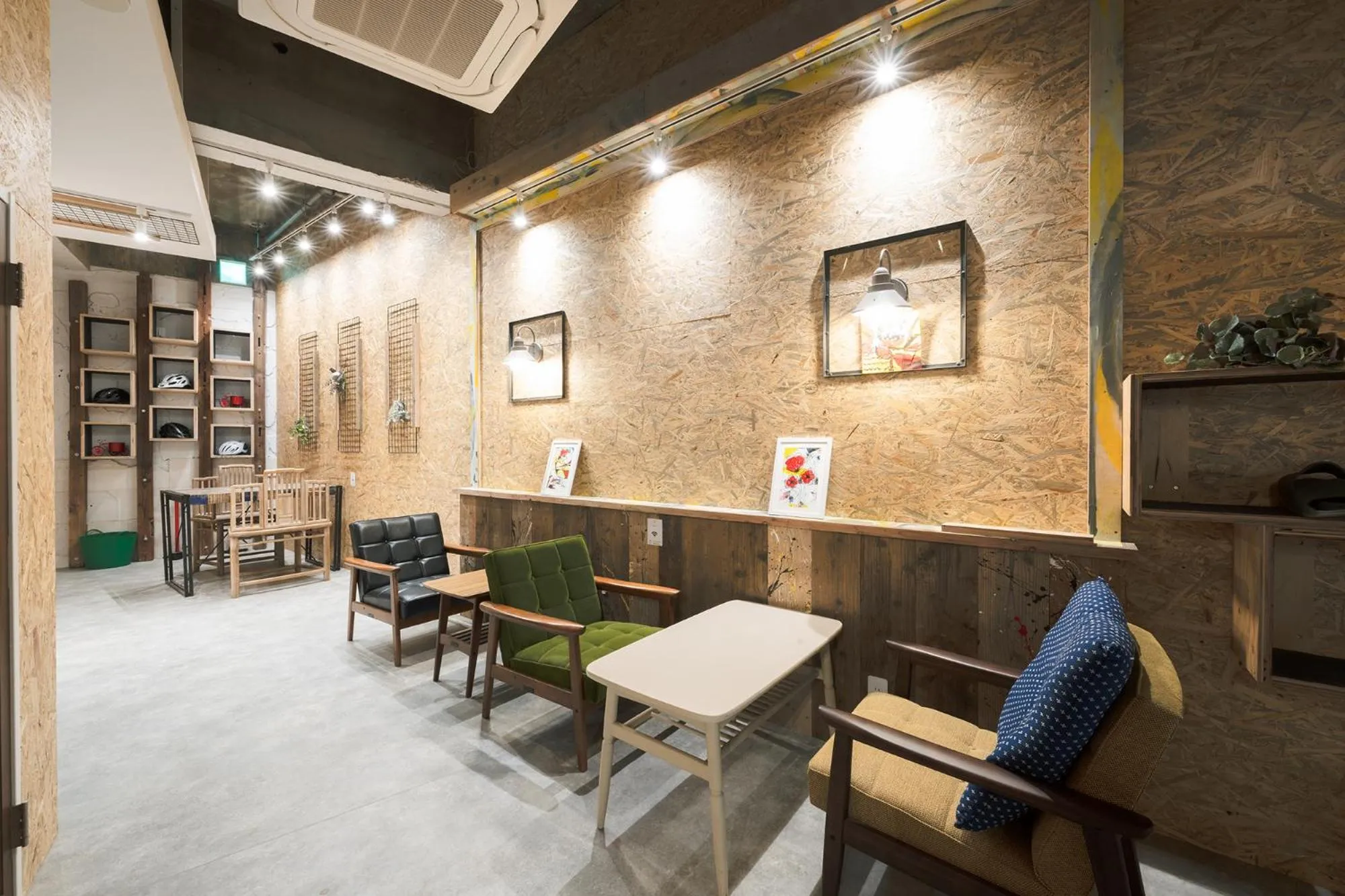 Communal lounge/ TV room in Kotori Coworking & Hostel Kotohira