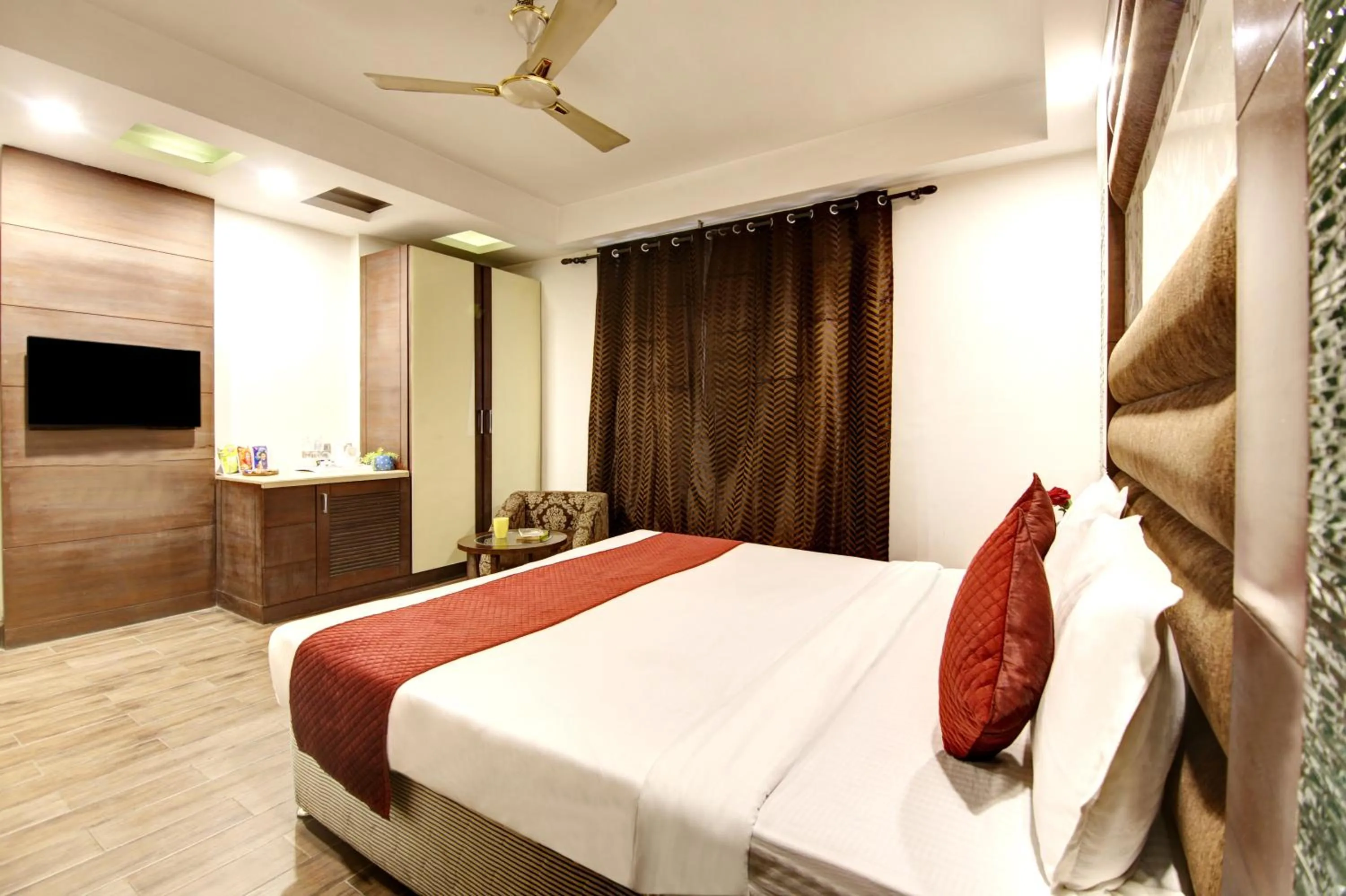 Bed in Hotel Good Times - Karol Bagh Metro Station