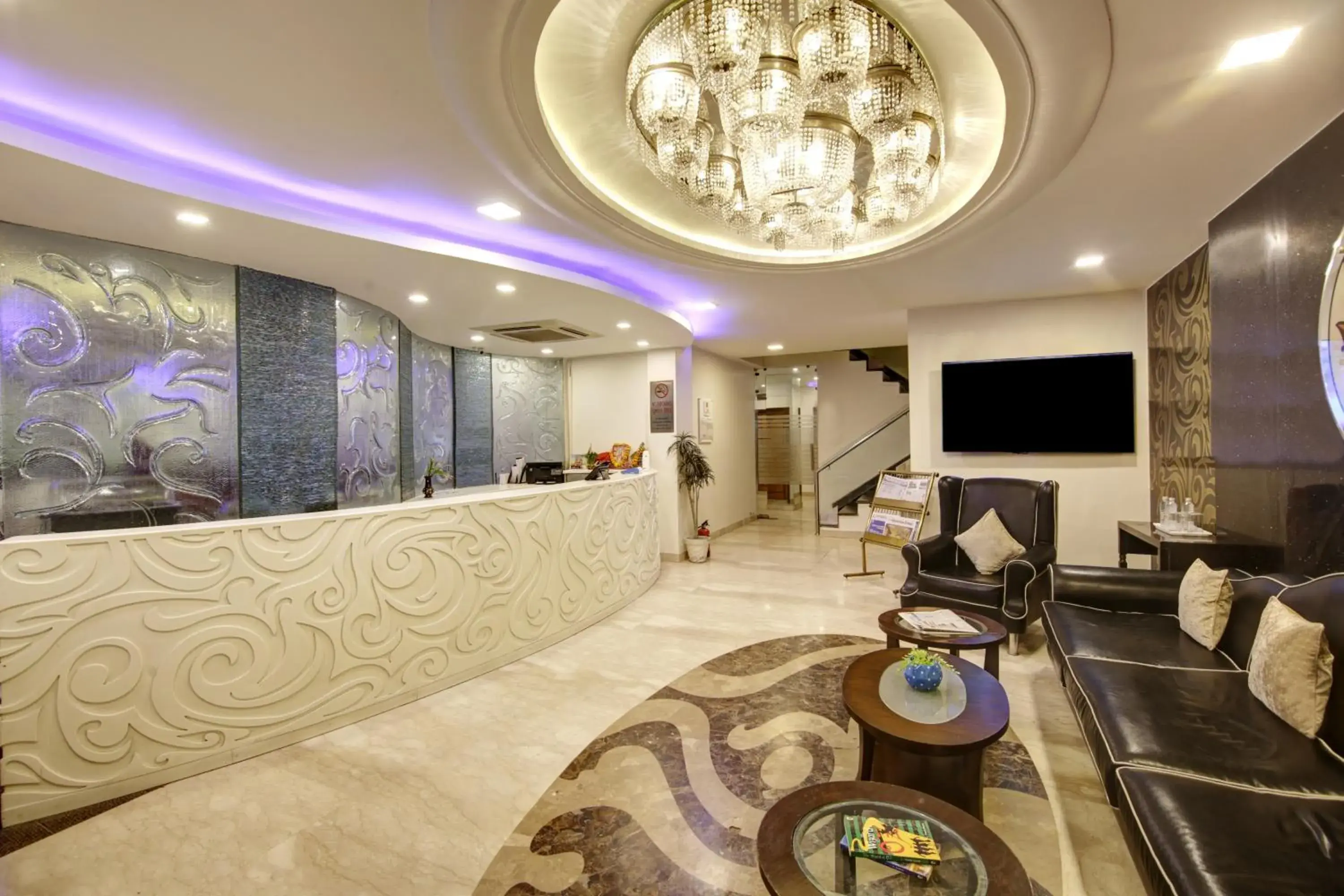 Property building in Hotel Good Times - 3 Min Walk from Metro Property building in Hotel Good Times - 3 Min Walk from Metro