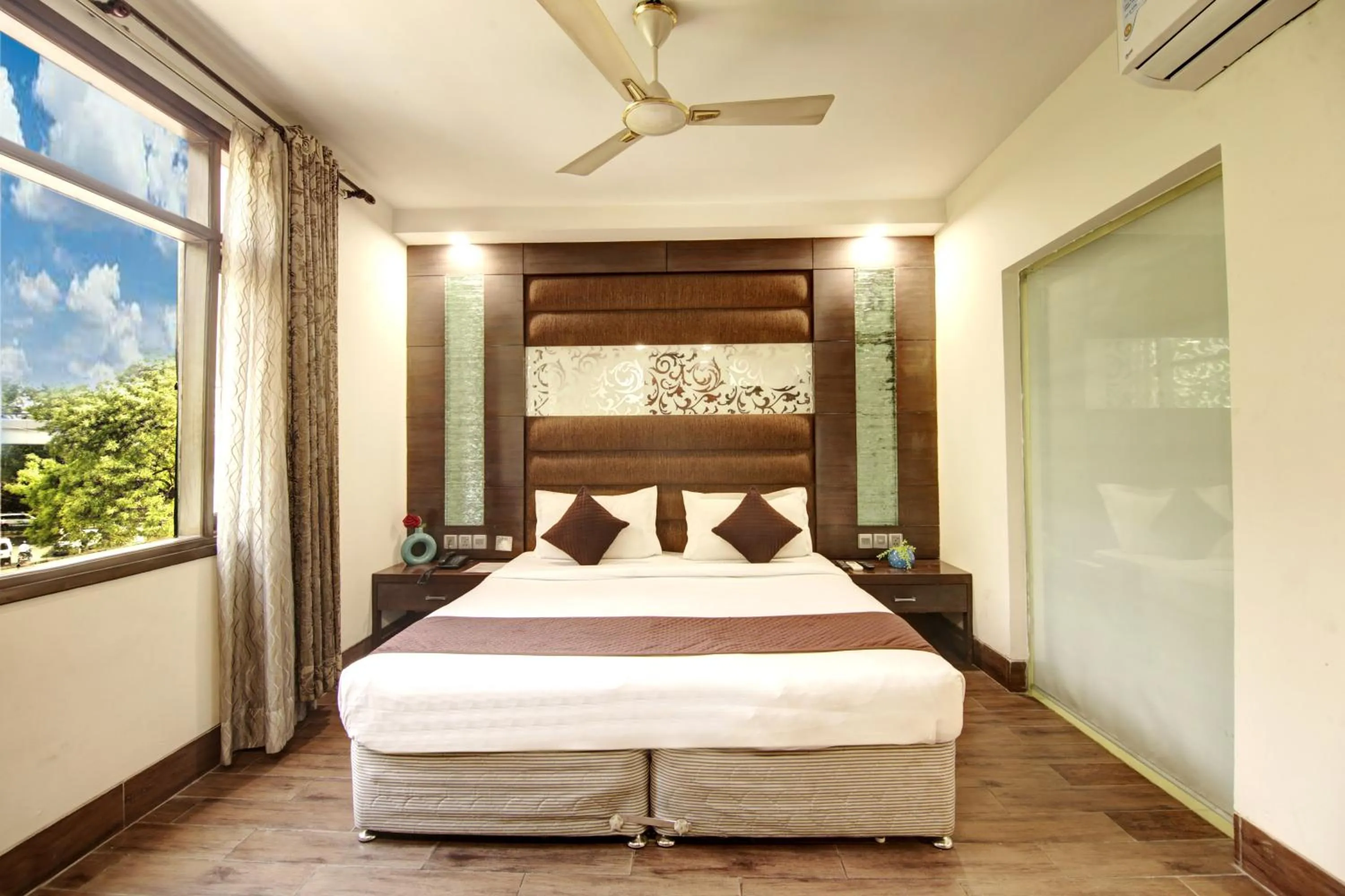 Bed in Hotel Good Times - Karol Bagh Metro Station