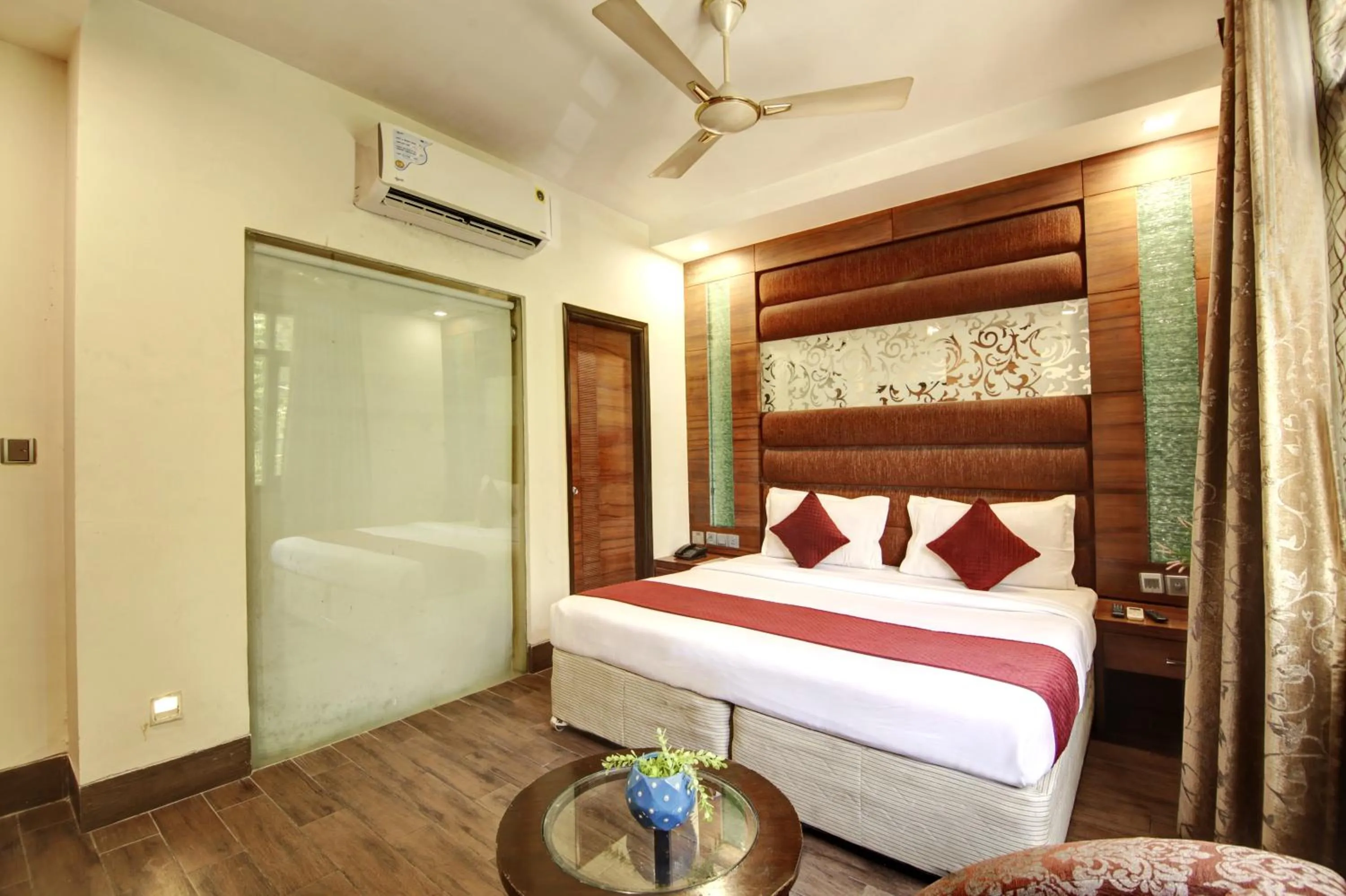 Bed in Hotel Good Times - Karol Bagh Metro Station