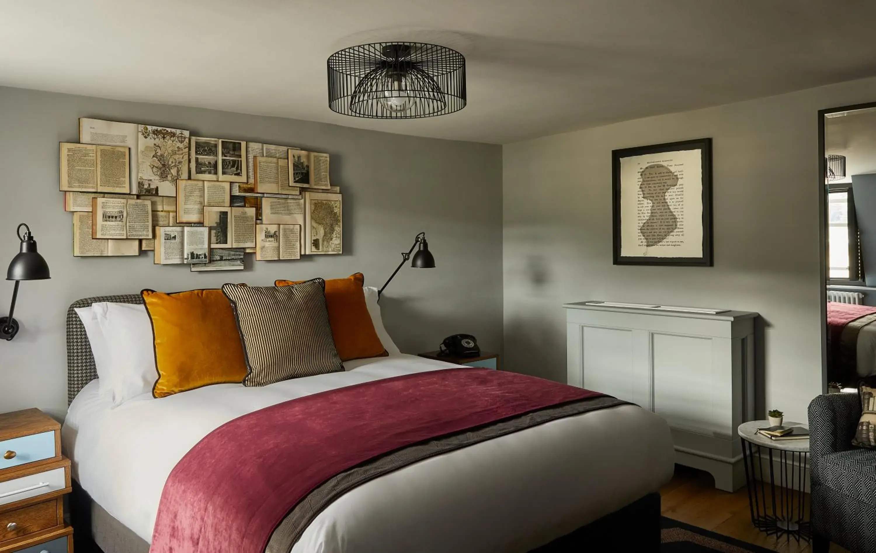 Bedroom, Bed in Hotel Indigo - Bath by IHG Bedroom, Bed in Hotel Indigo - Bath by IHG