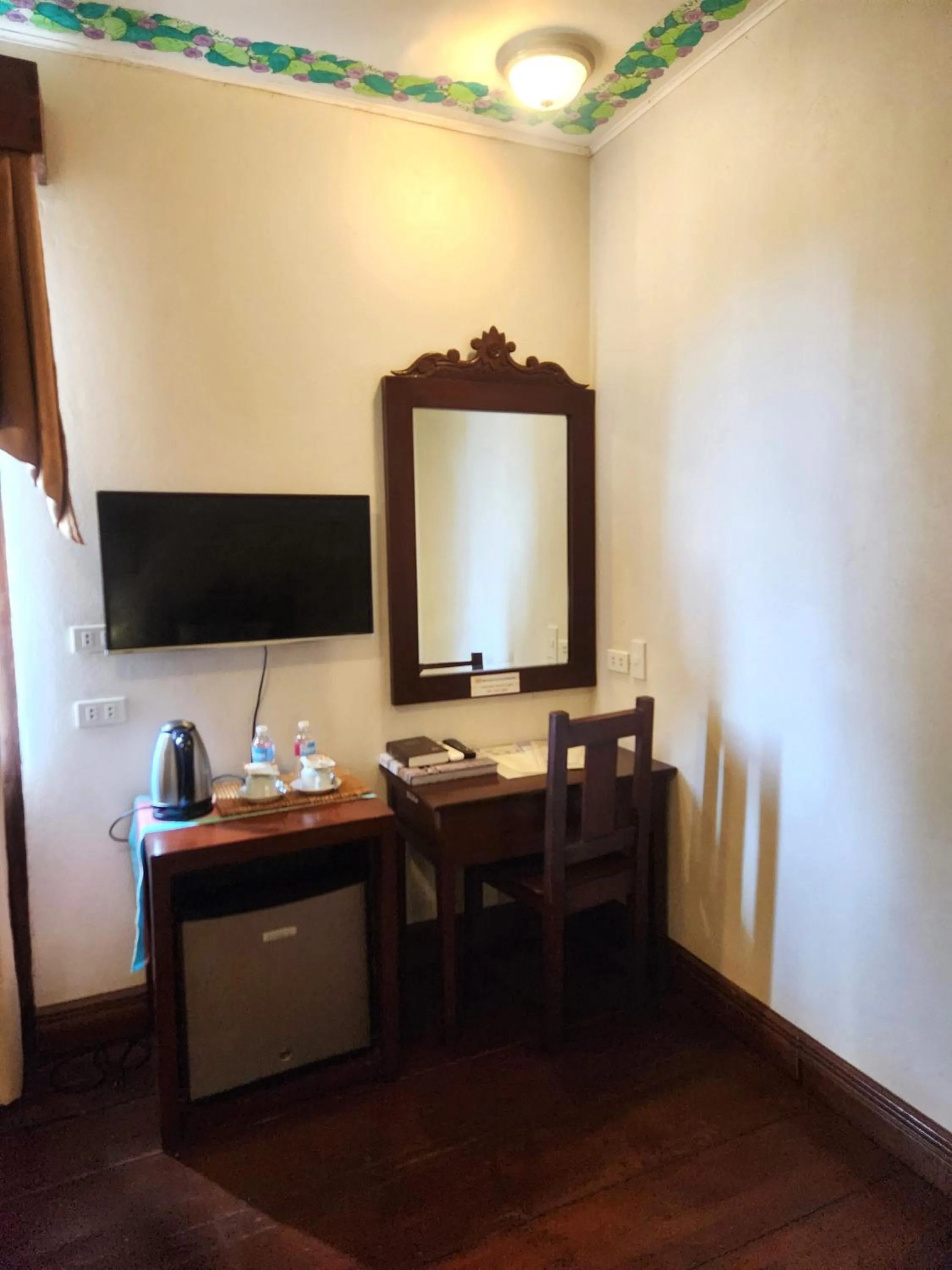 TV and multimedia in NSCC Hotel Vigan