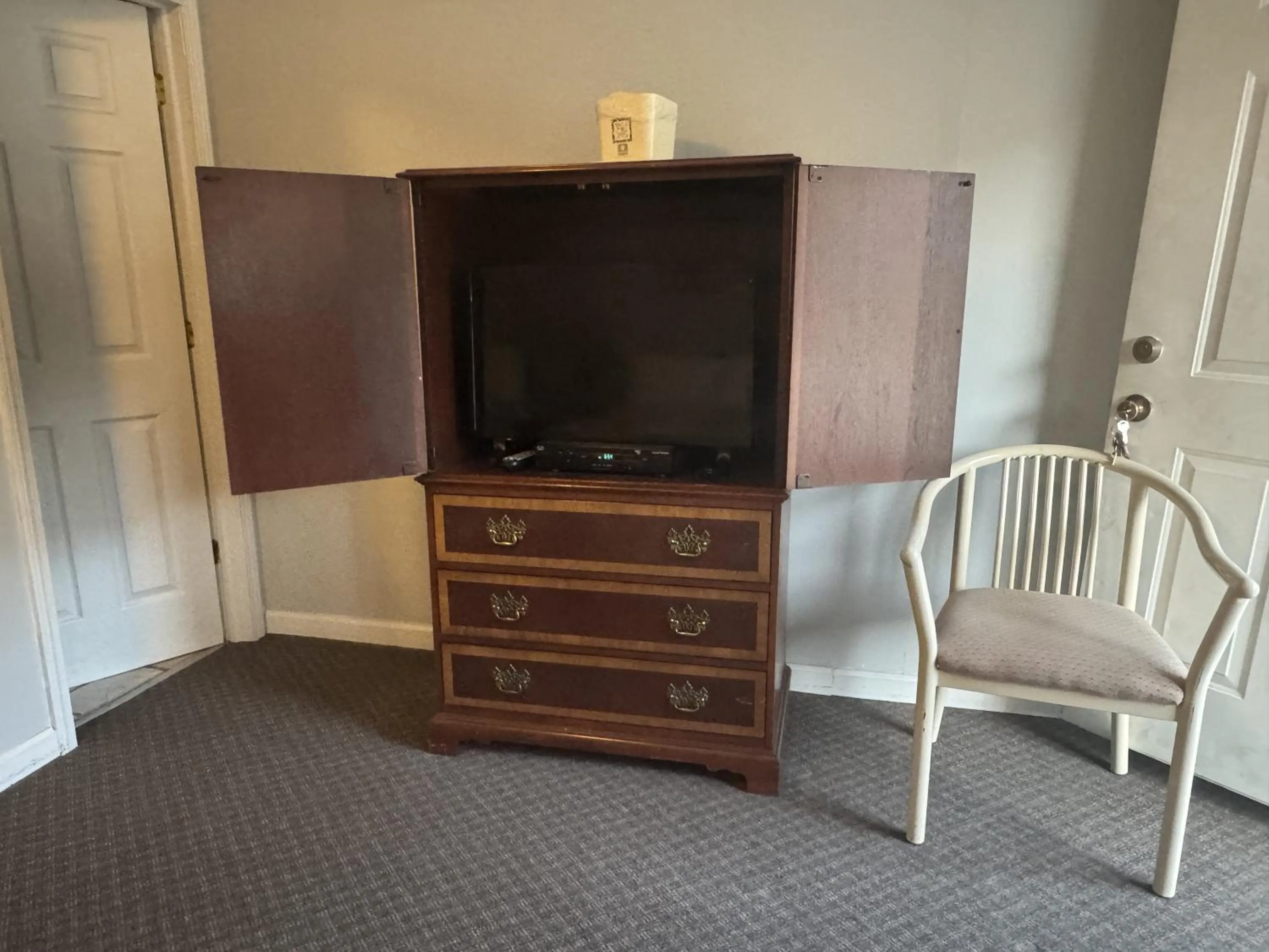 TV and multimedia in Economy Inn