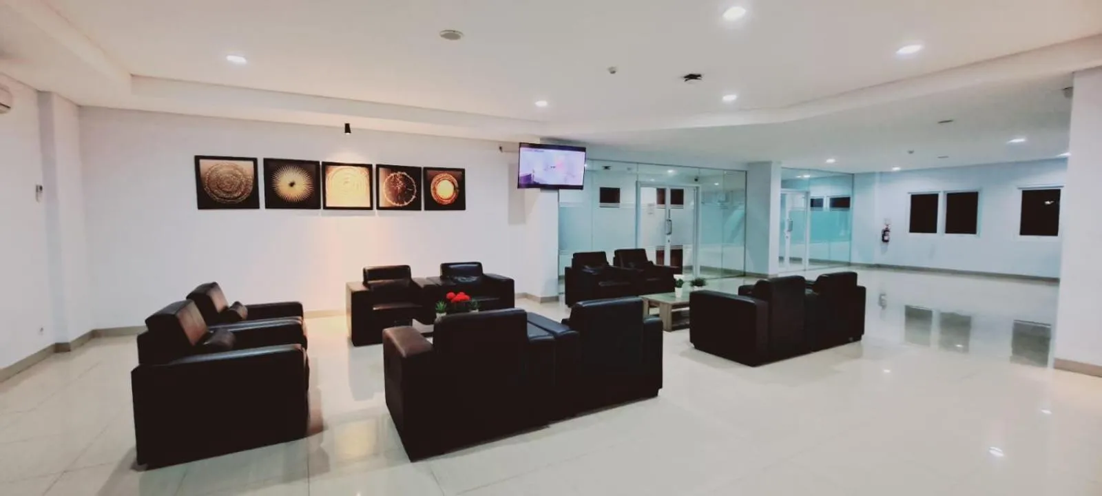 Lobby or reception in TOS Hotel & Convention Center Tangerang Powered by Archipelago