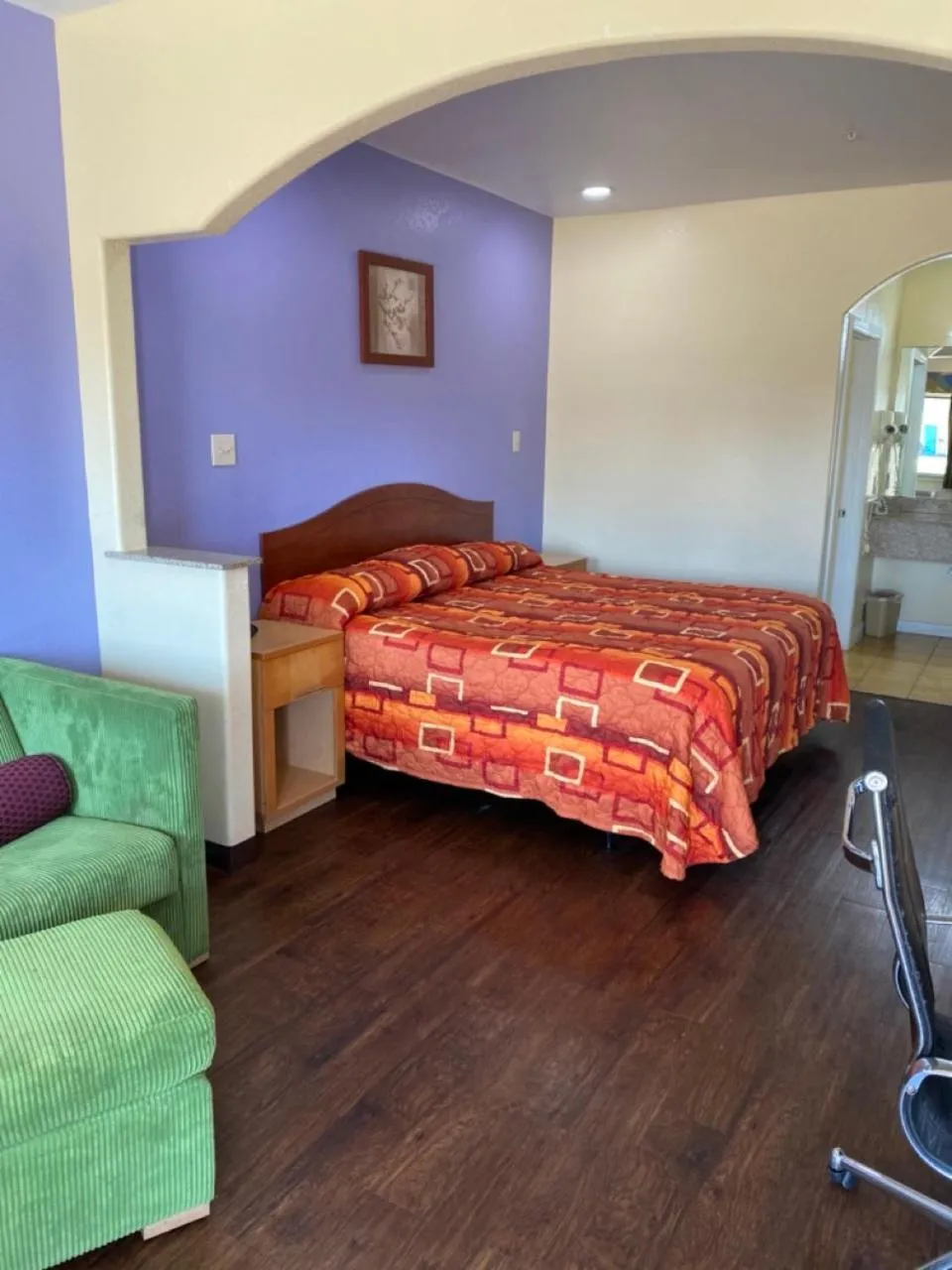 Bed in Scottish Inn Angleton