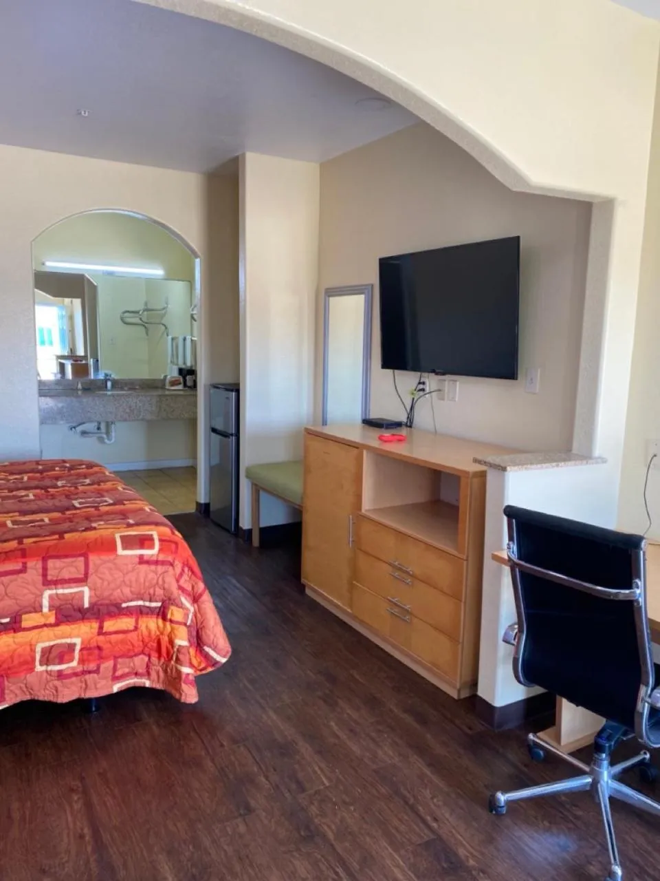 Bed in Scottish Inn Angleton