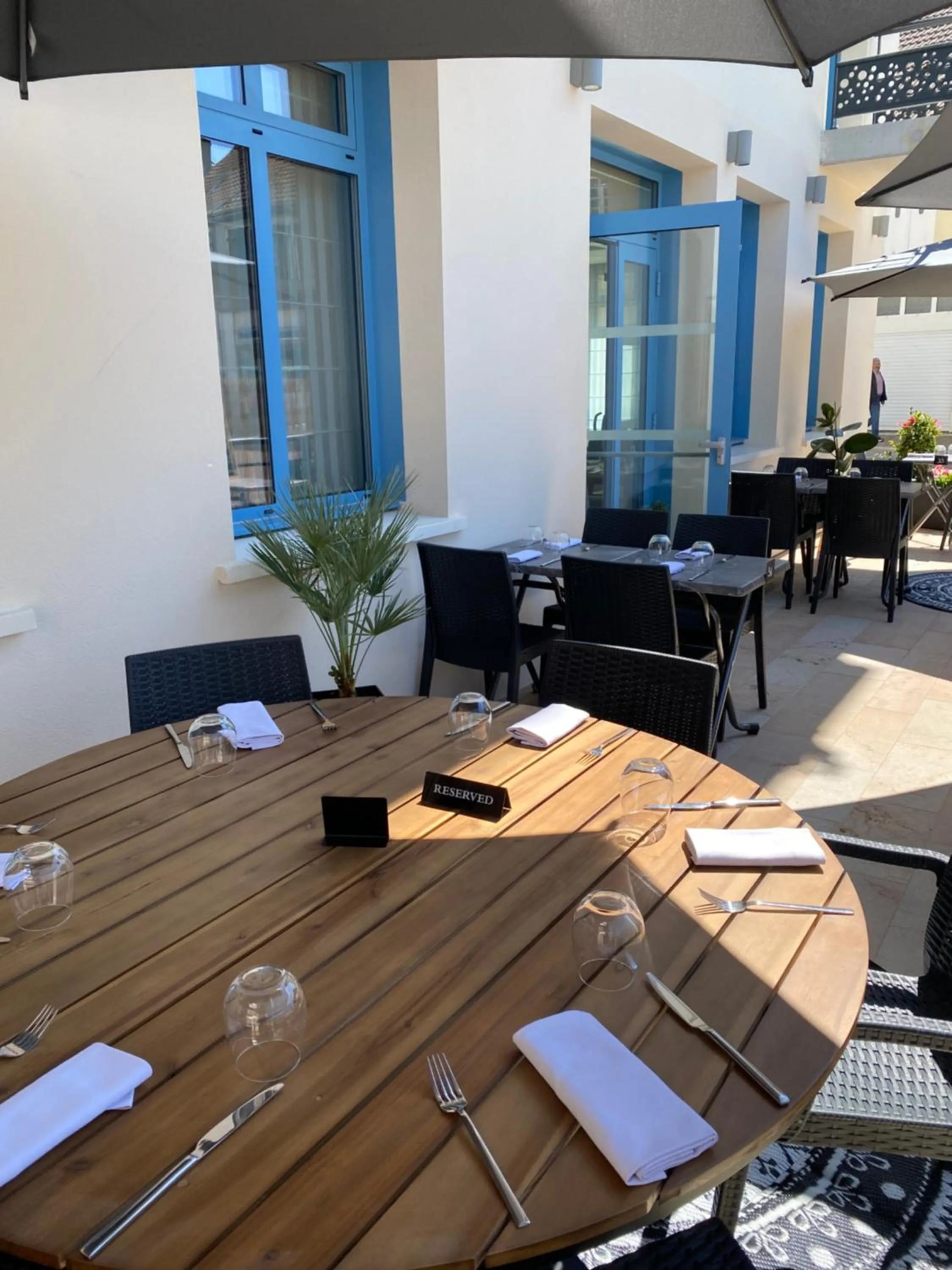 Restaurant/places to eat in Hôtel du Commerce-restaurant au Couteau