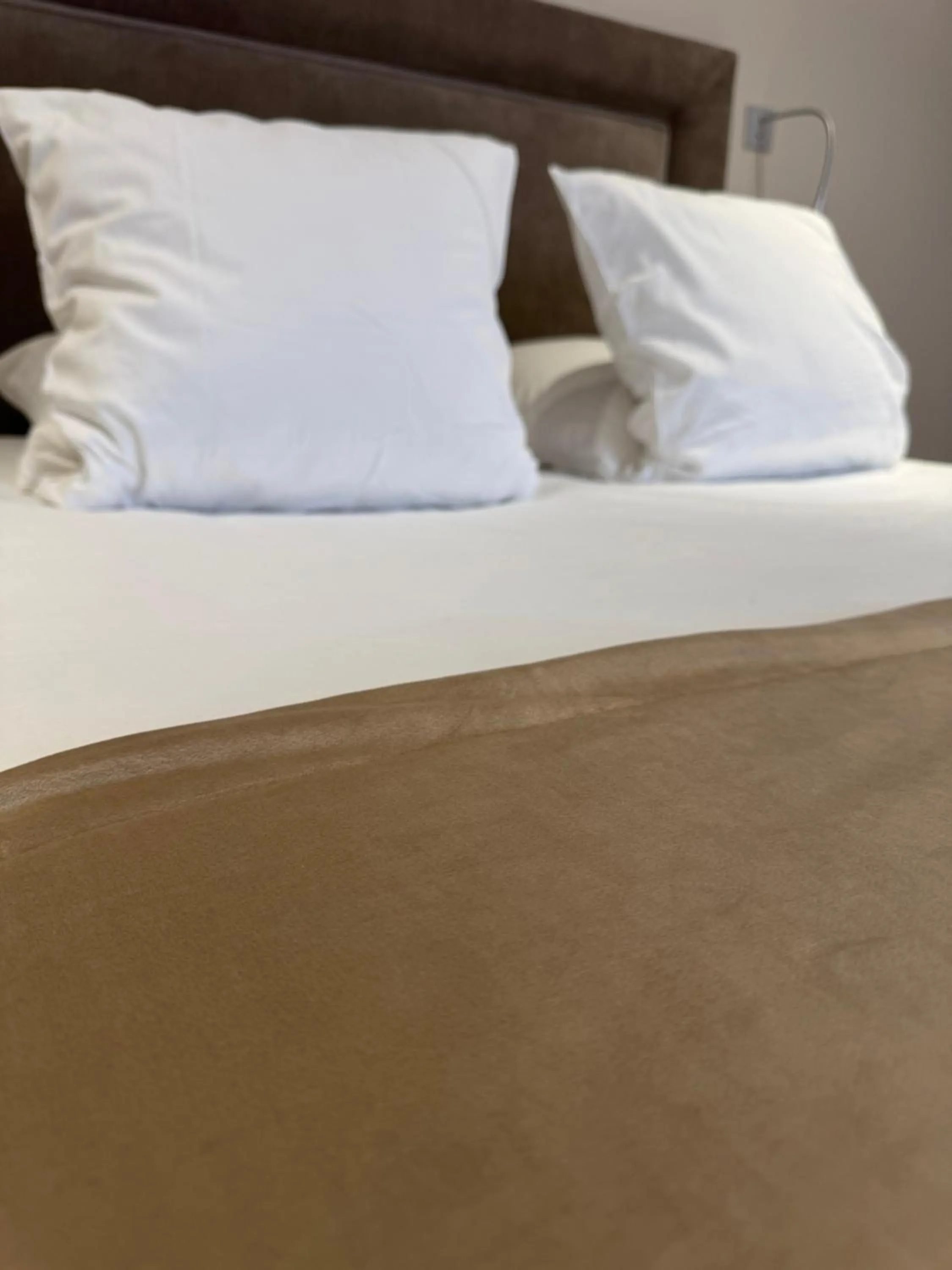 Bed in Hôtel du Commerce-restaurant au Couteau