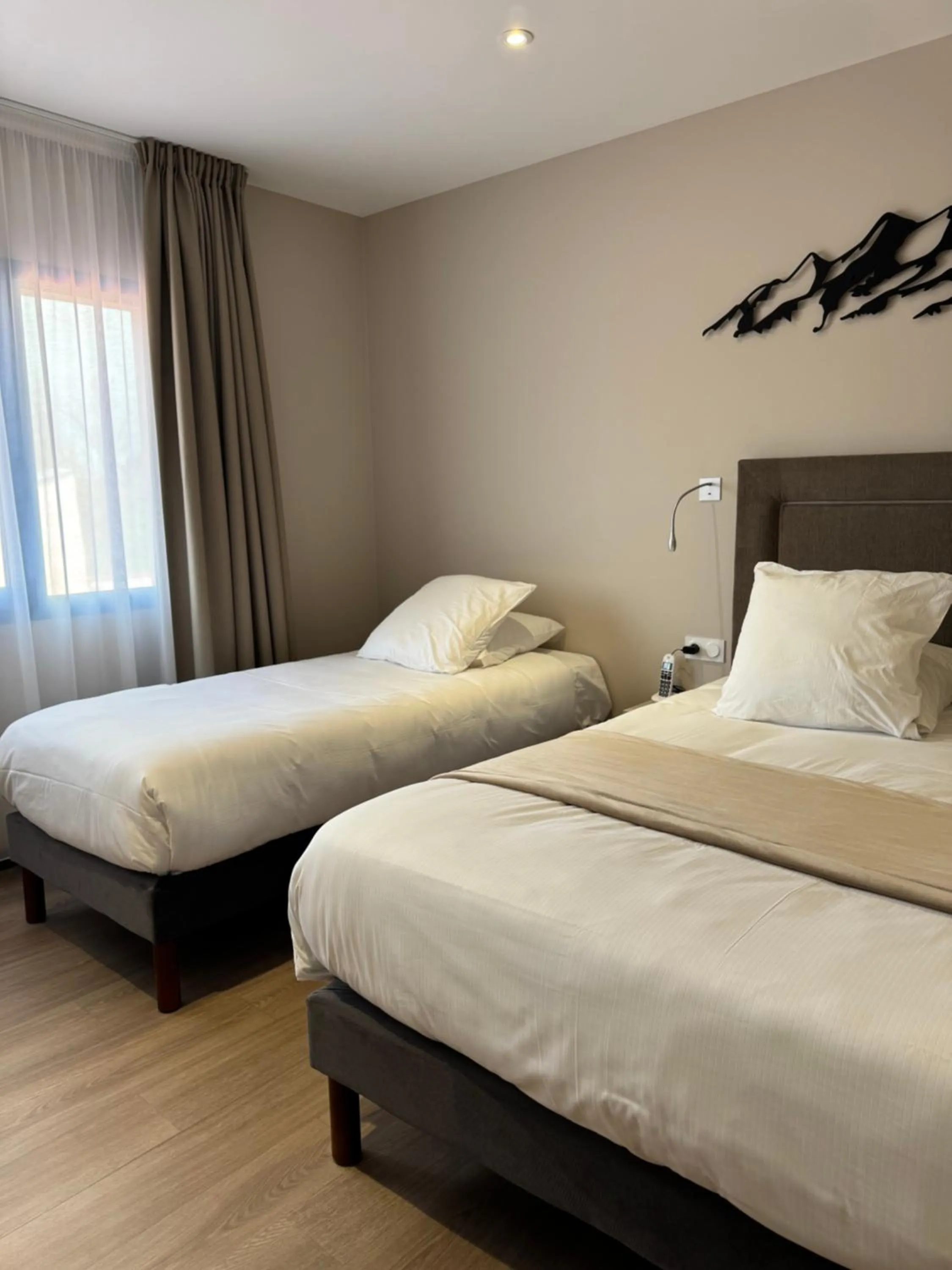 Bedroom, Bed in Hôtel du Commerce-restaurant au Couteau