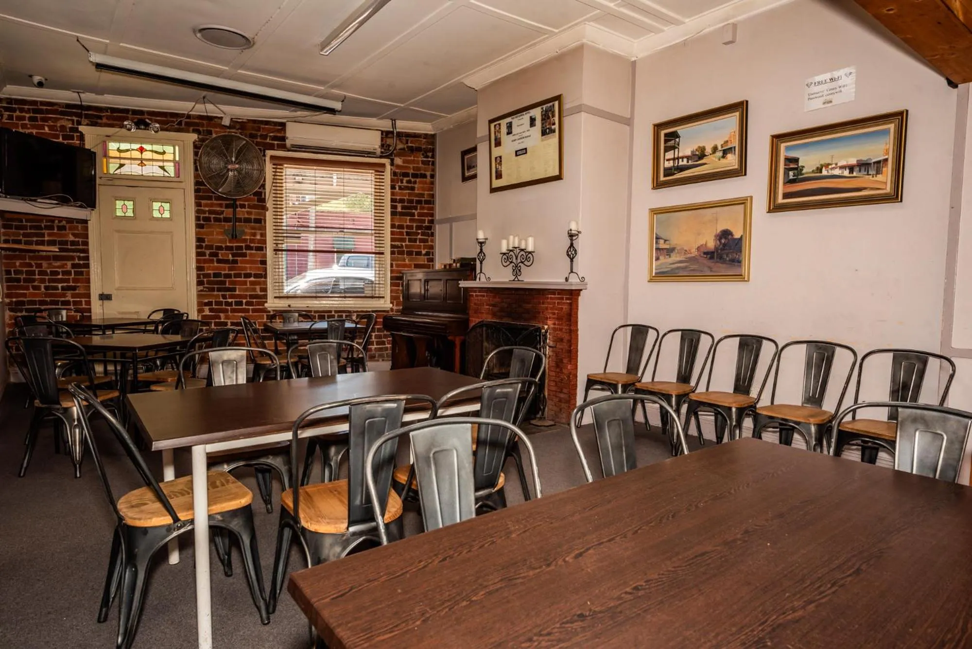 Restaurant/places to eat in The Centennial Hotel Gulgong