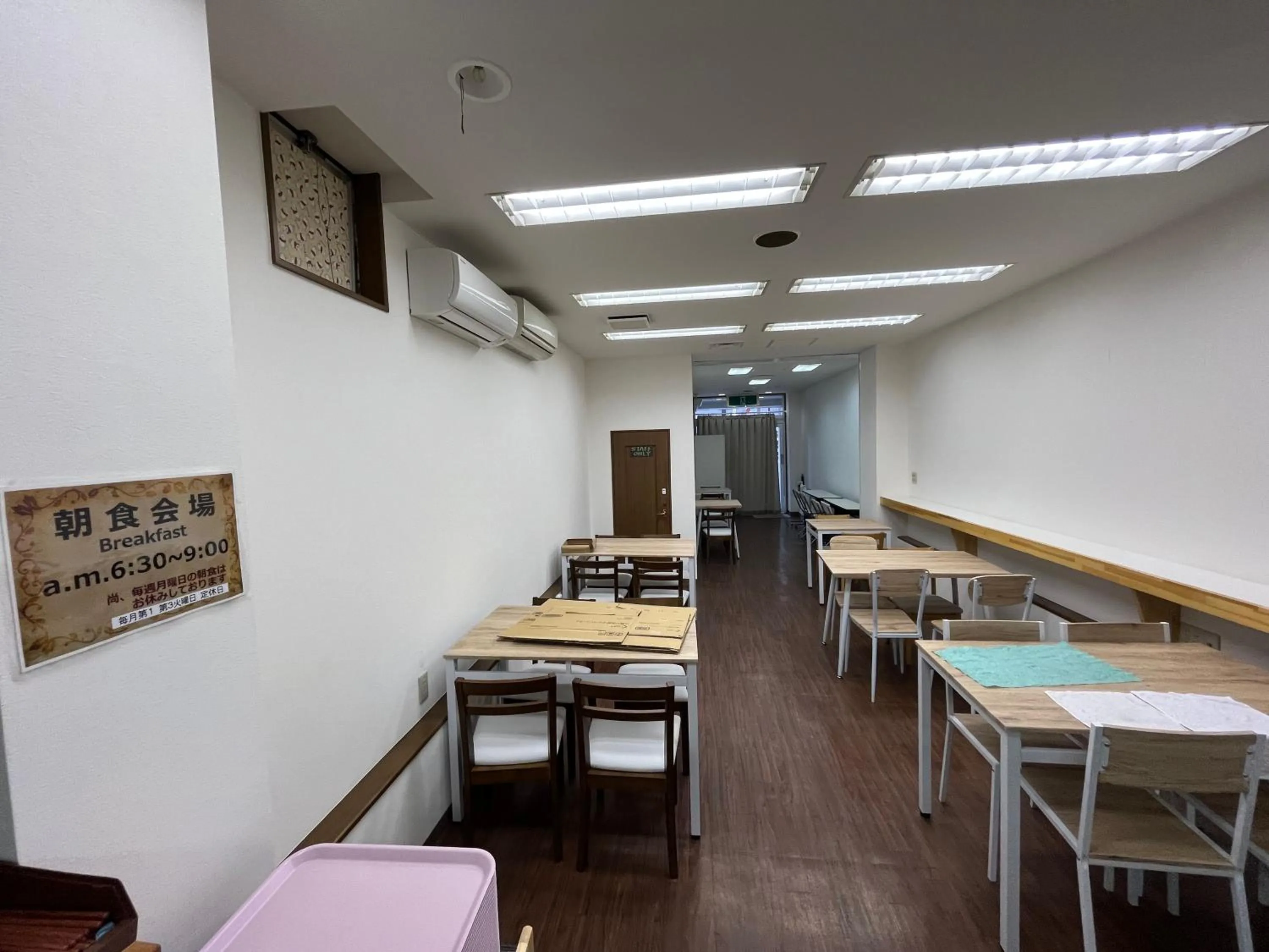 Restaurant/places to eat in Hotel Passage 2