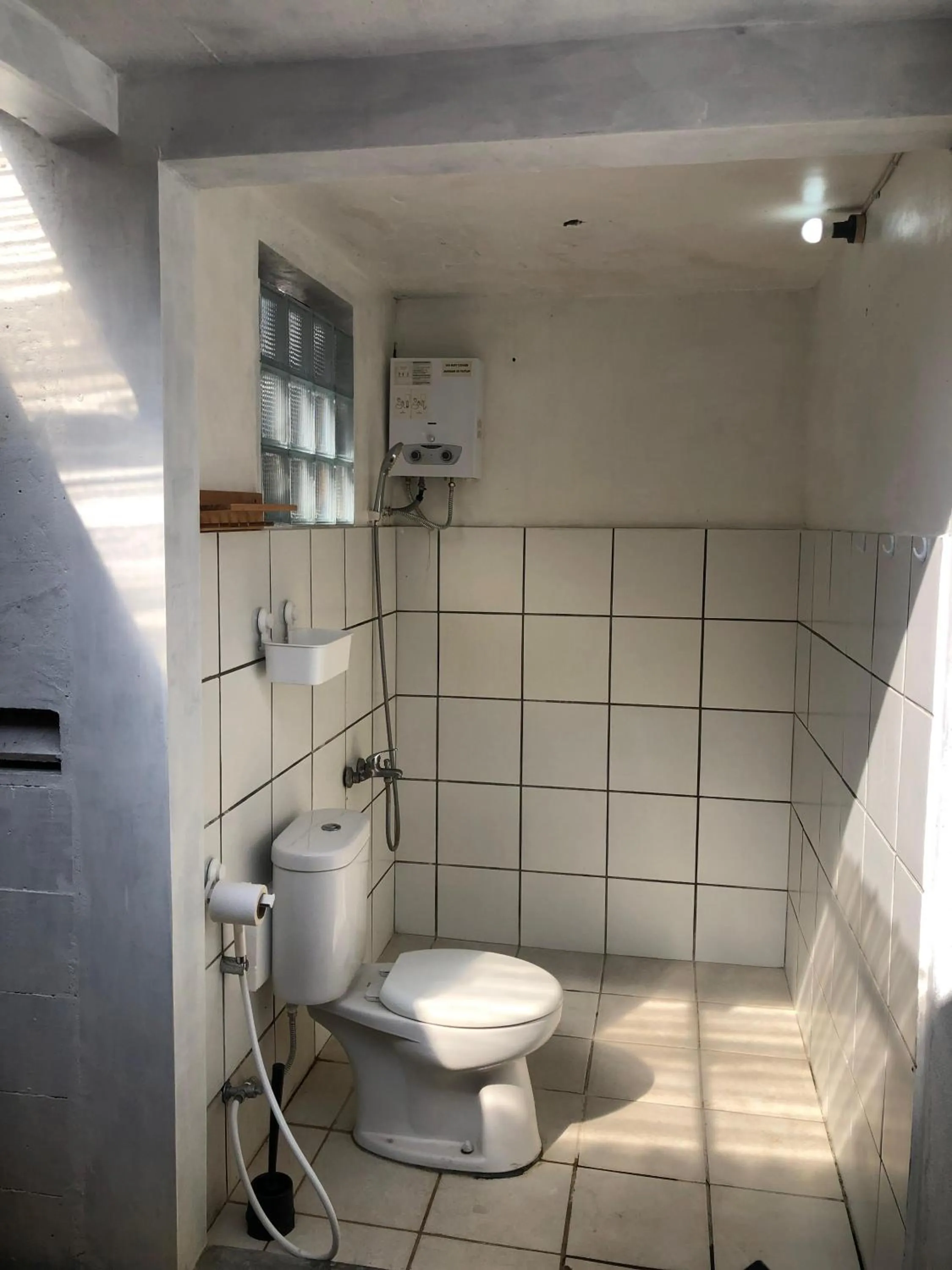 Shower in Yukke Tembi Homestay