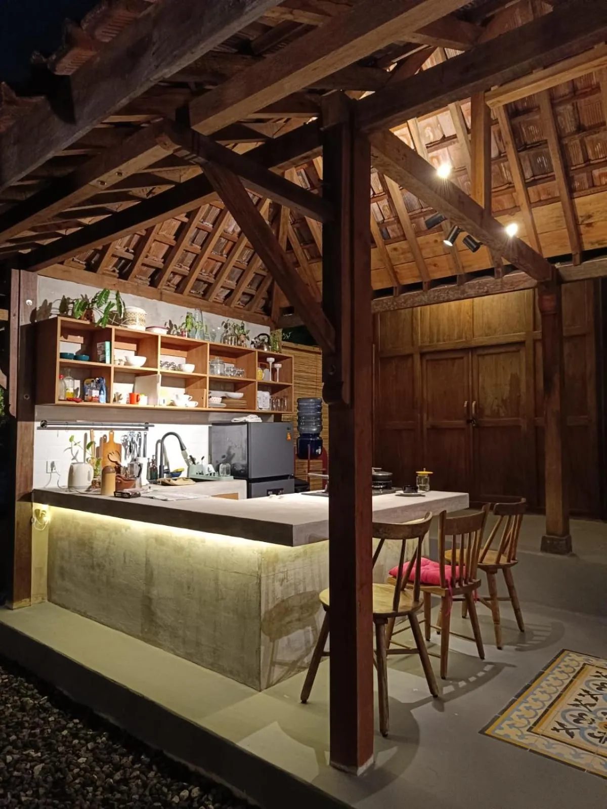 kitchen in Yukke Tembi Homestay